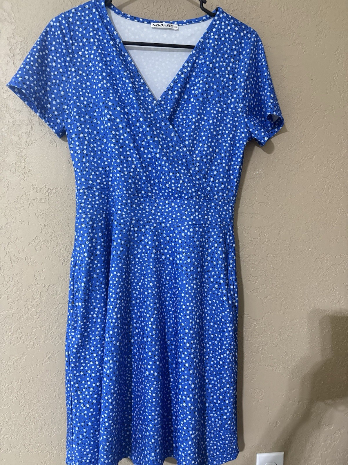 Basic Blue White Black Floral Ladies Women’s Size Medium