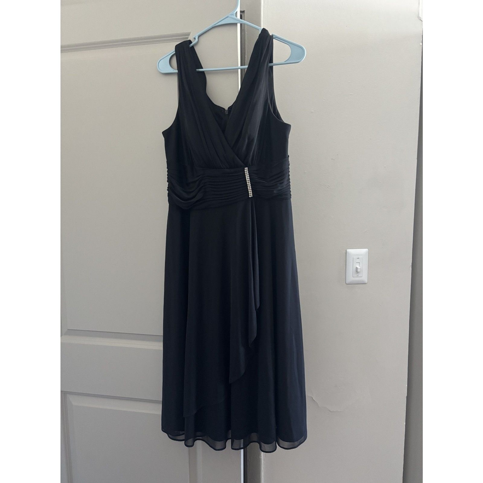 Jessica Howard Black Sleeveless Cocktail Dress Size 14 Rhinestone Waist Midi