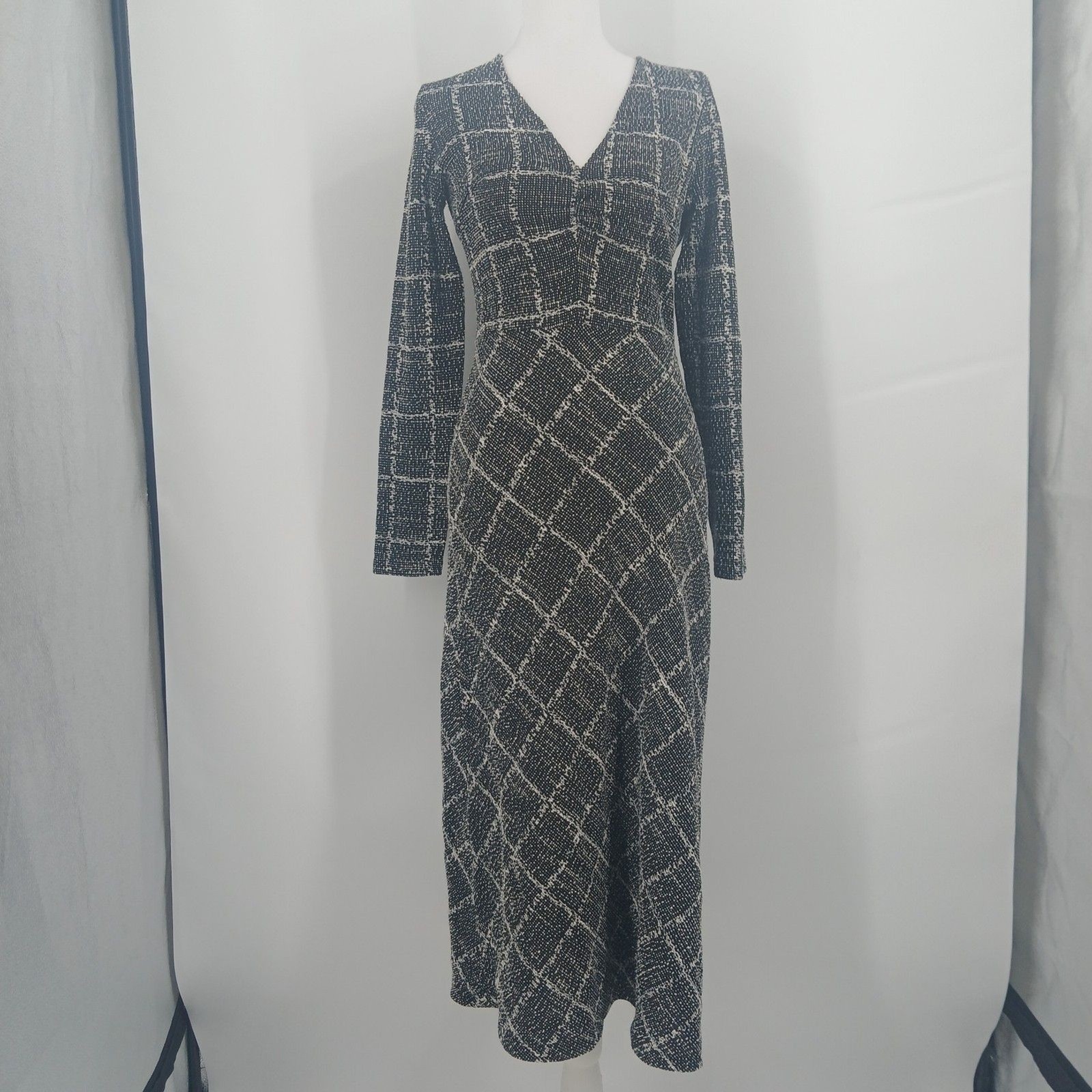 womans MNG mango size 6 grey and white long sleeve plaid dress fall teacher
