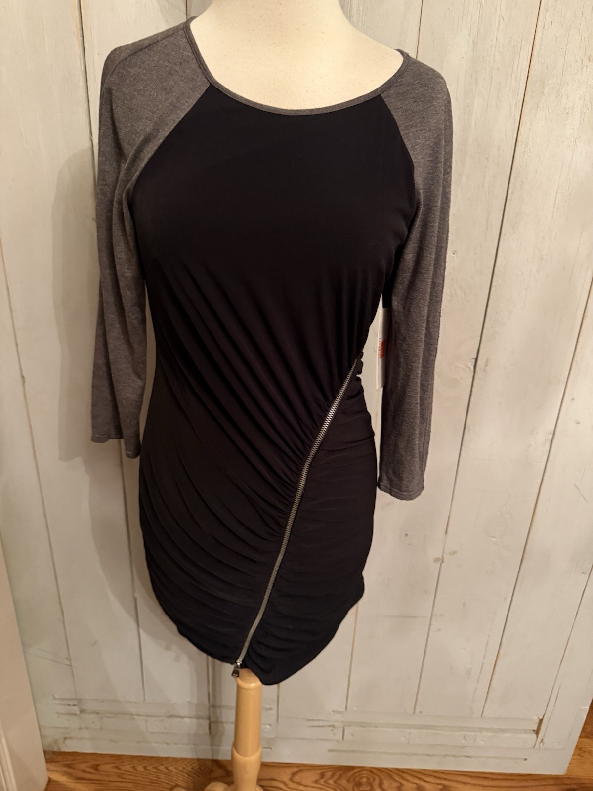 Laundry by design Asymmetrical Zipper Gray & Black Knit Mini Club dress NWT 148$
