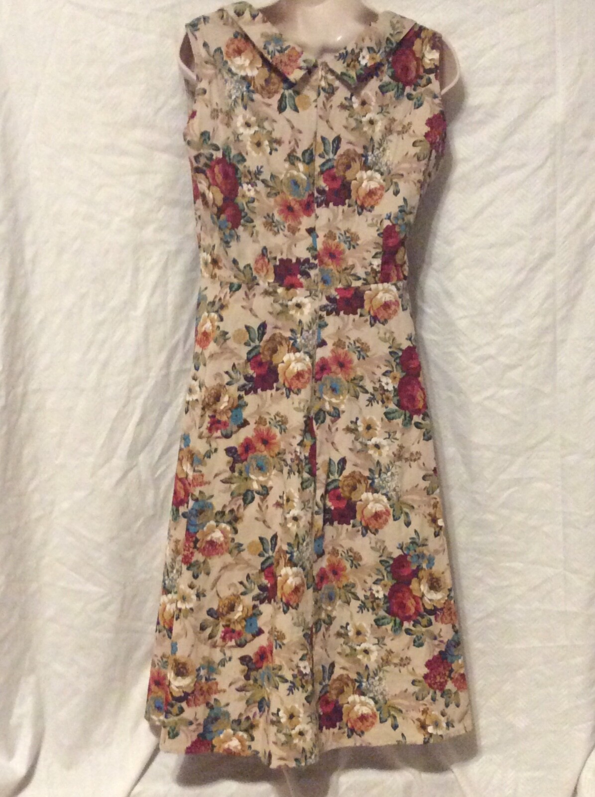 Small to Medium? (8) Fit & Flare Dress Beige Floral ruched bodice