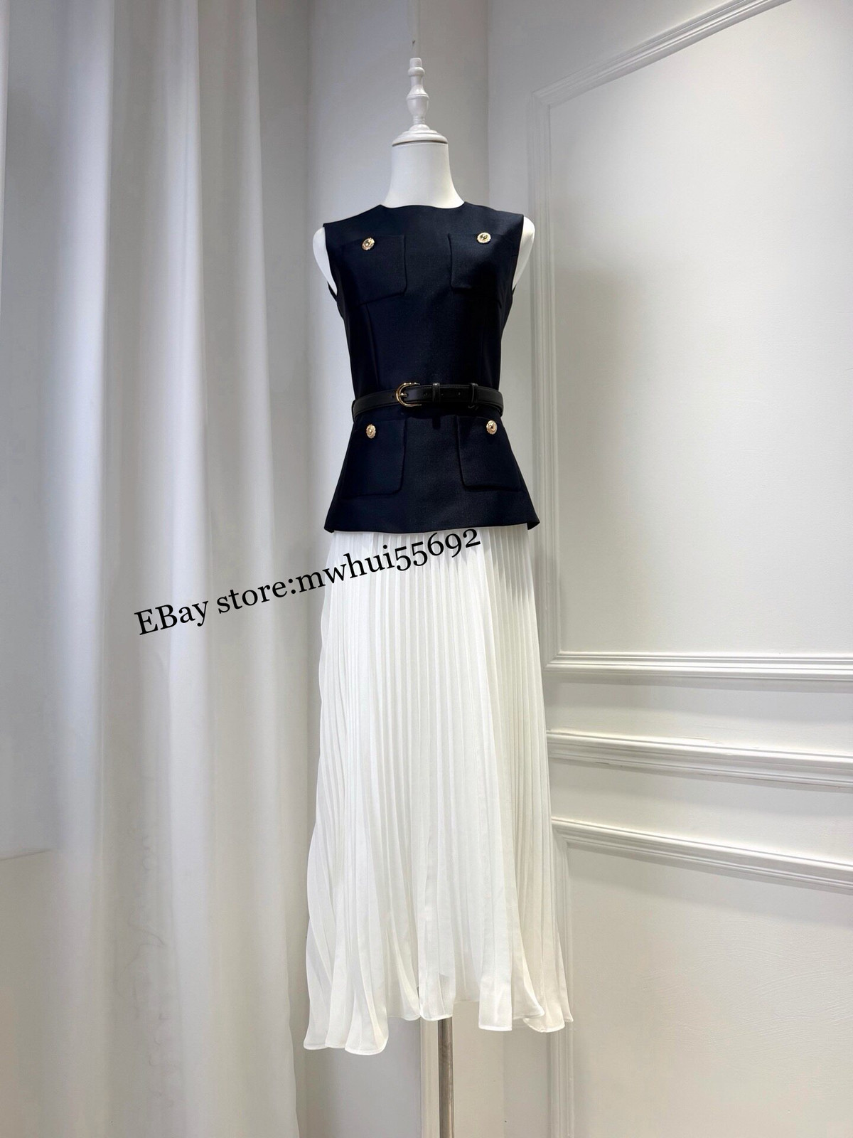 Elegant Temperament Slim Holiday Round Neck Sleeveless Pleated Dress 2026 Summer