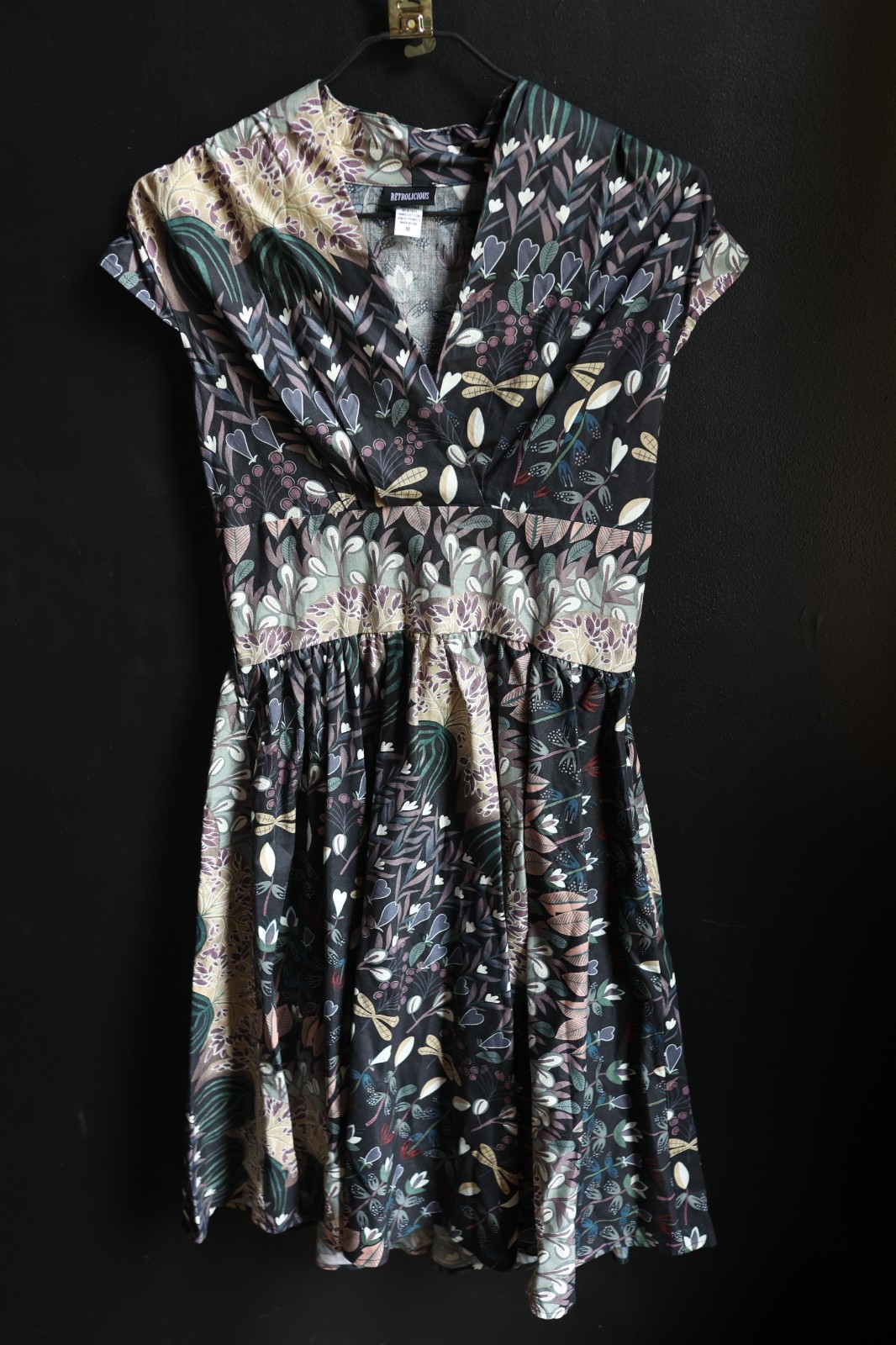 Retrolicious Fit & Flare 50’s Style Dark Floral Pin Up Rockabilly Dress Medium
