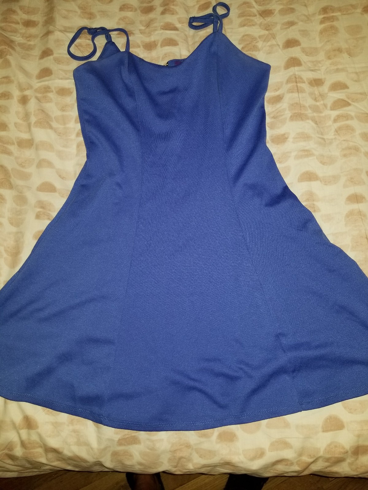 Pre-owned summer spaghetti adjustable straps flare zipperback, Sz. Med.