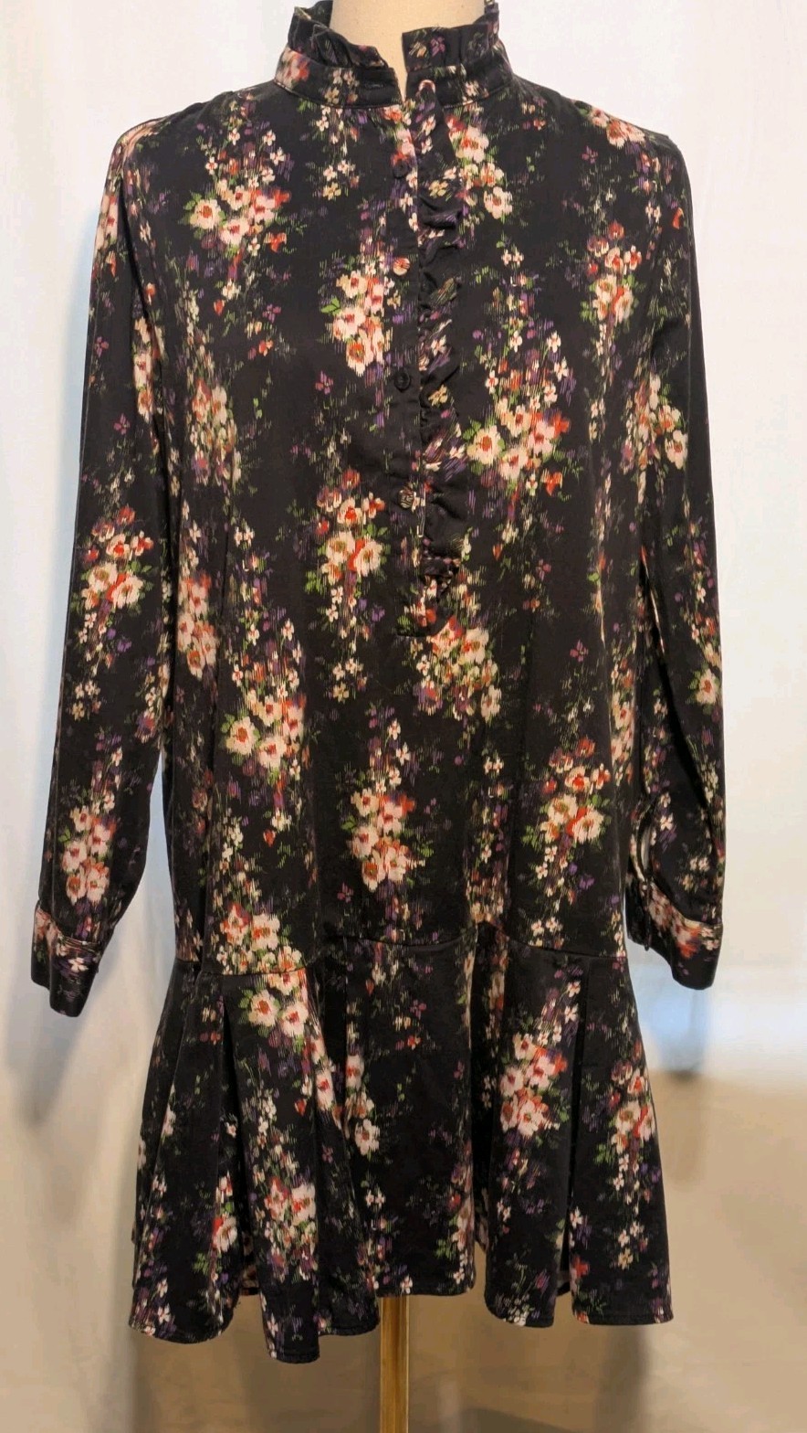 Tuckernuck Women Medium Tate Onyx Falling Flowers Bouquet Dress Pleated Floral