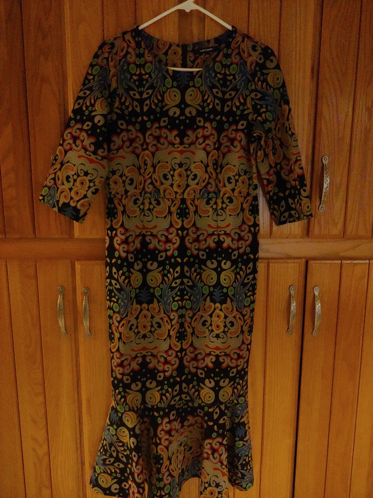 Lonyuash Dress. Size Large. NWOT. Poly, Nylon. Viscose. Paisley print.