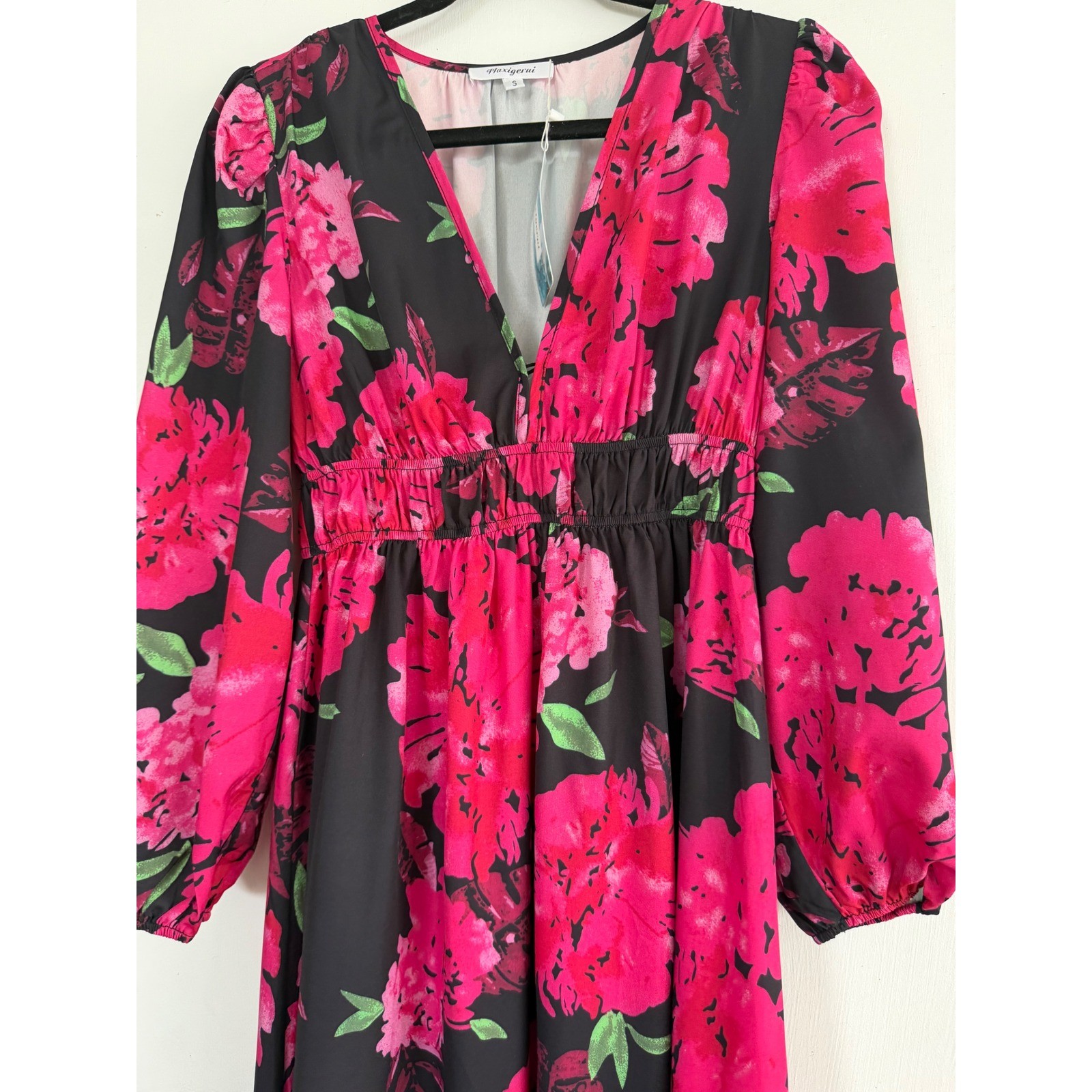 MaxigeruiPink Floral Maxi Dress Long Sleeve V-Neck Smocked Waist Black Small NWT