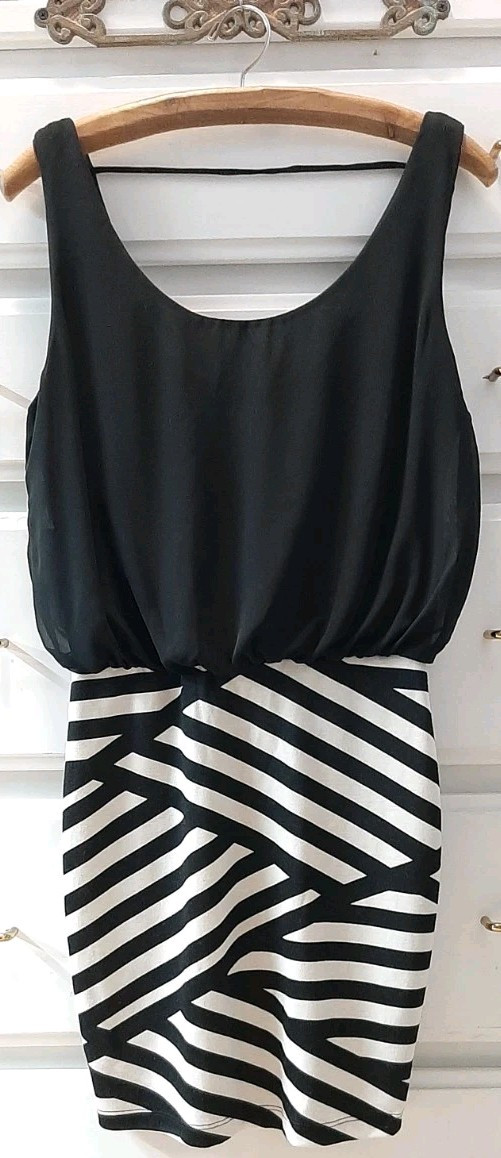 Love Culture SzM Body Con Tank Dress Geometric Mod Club Party Sexy B&W Striped