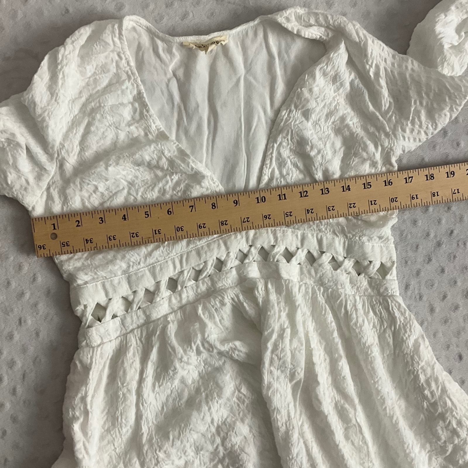 Peach Love White Crinkle Material Long Sleeve Short Dress V Neck Cutout Medium
