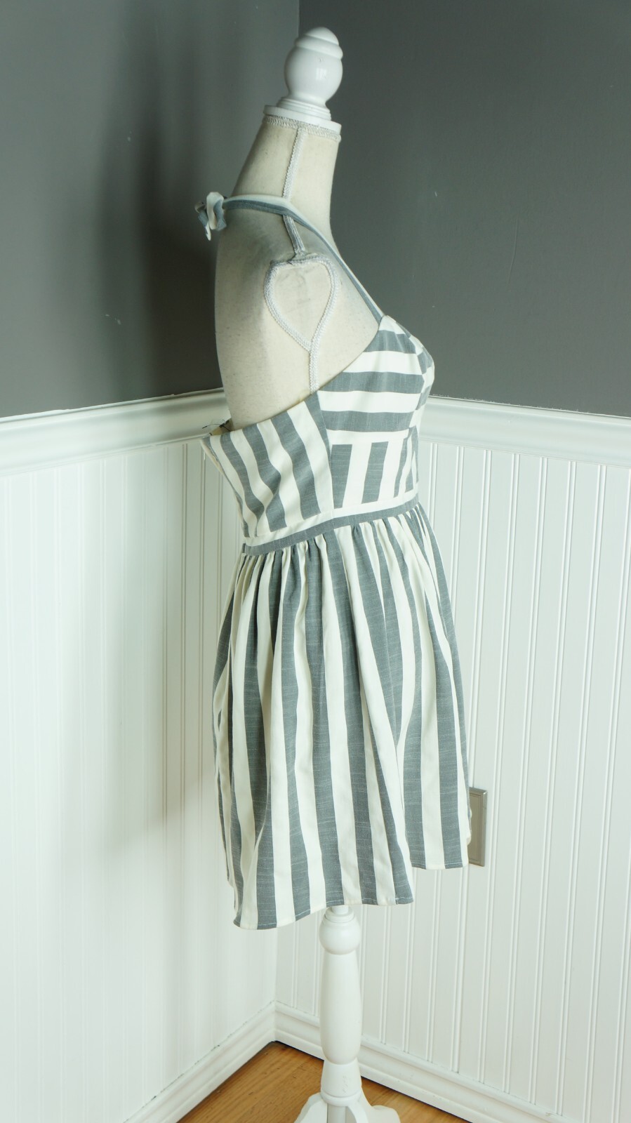 NWT GB Gianni Bini M Sweetheart Neckline Halter Chambray Striped Short Sundress