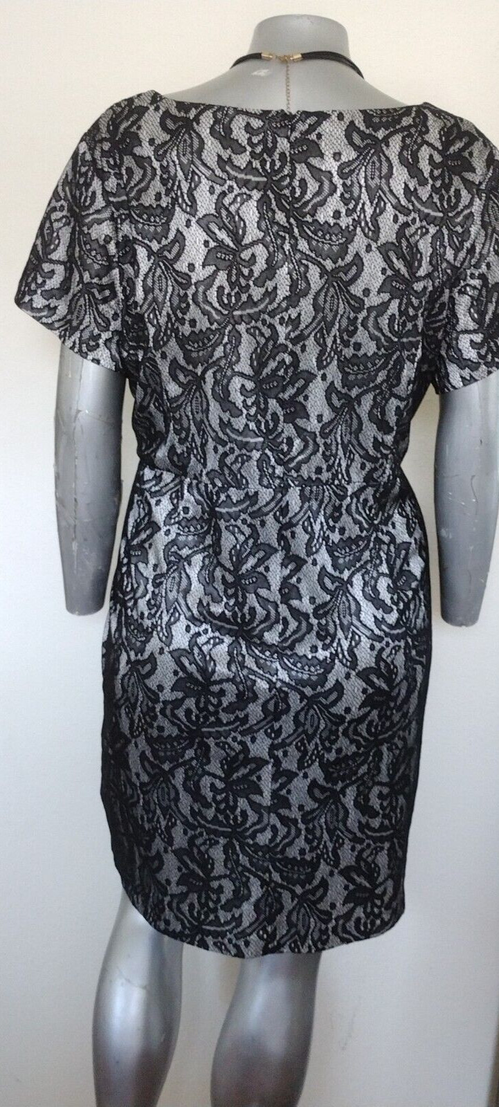 WOMAN ALYX OCCASION LACE KNEE DRESS Size 24W SHORT SLEEVE ZIPPER BLACK/WHITE