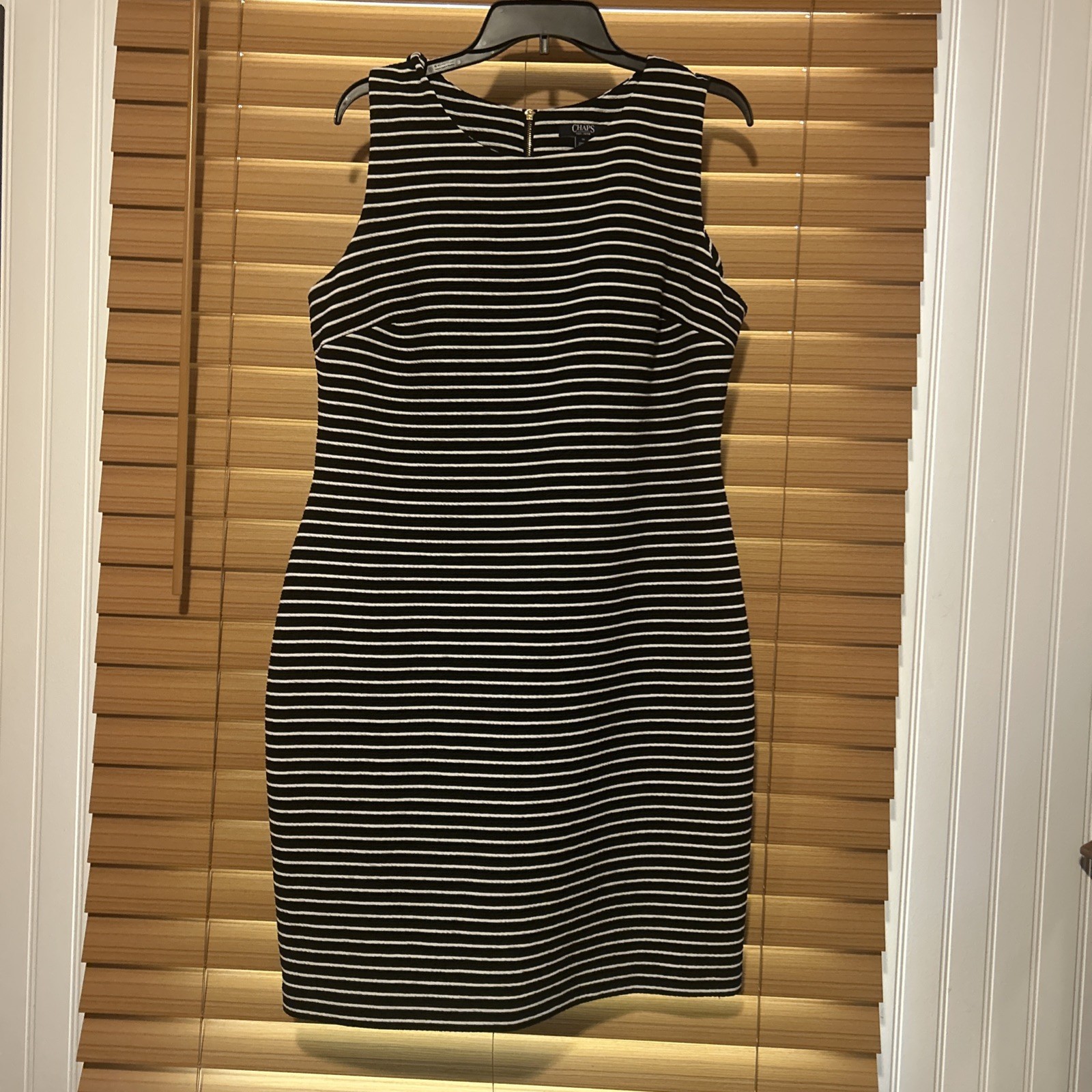 CHAPS Black White Dress Sheath Size 16 Knee Length Excellent condition 