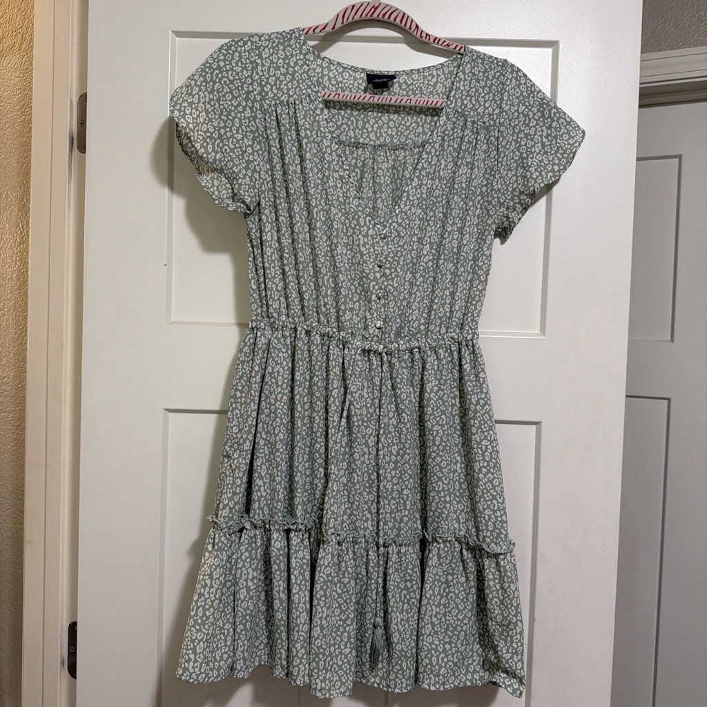 Daytrip Women’s M Green/White Floral Mini Dress Short Sleeve Tiered Button
