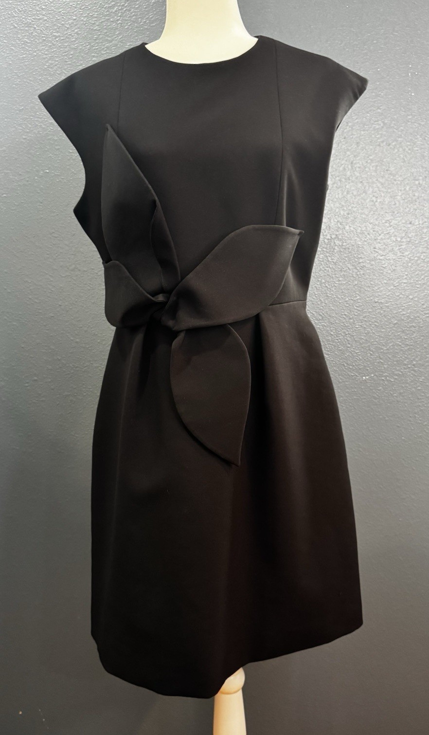 Ted Baker London Black Solid Round Neck Sleeveless Sheath Knee Dress Bow Zip 4