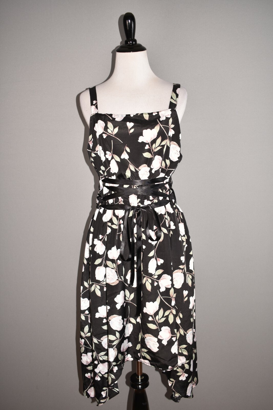 J.O.A. NEW $95 Haddie Floral Handkerchief Sleeveless Dress Large