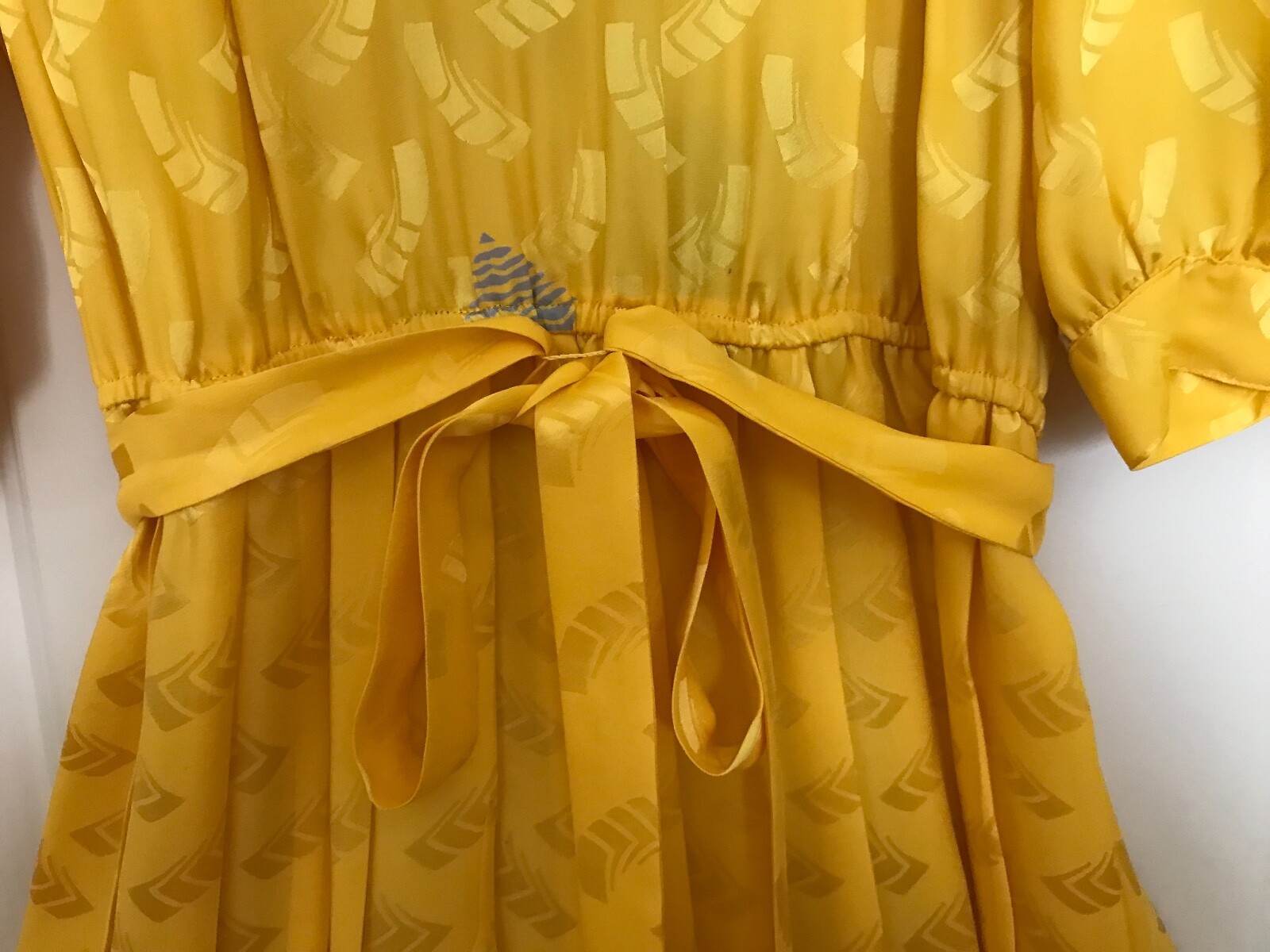 NWTT – ELEGANT and BEAUTIFUL 100% SILK MIDI PLEATED DRESS, Size 6
