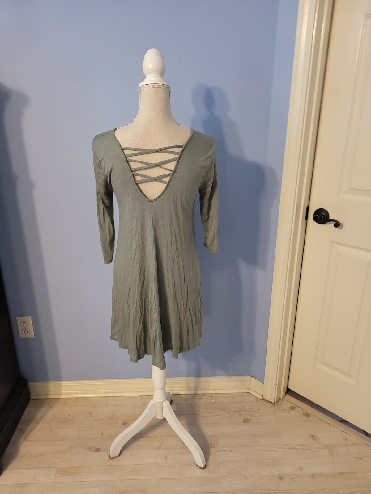 Rue21 Size Medium Dress Womens Solid Green Round Neck Shift