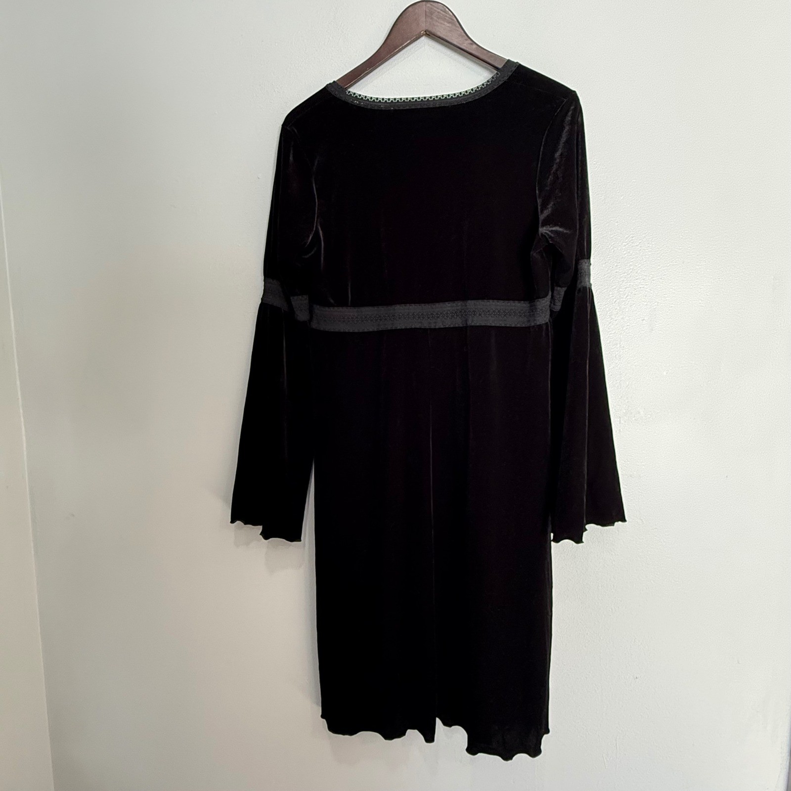 VTG Whimsigoth witch Black Velvet Bell Sleeve Lace Trim Empire Waist Mini Dress