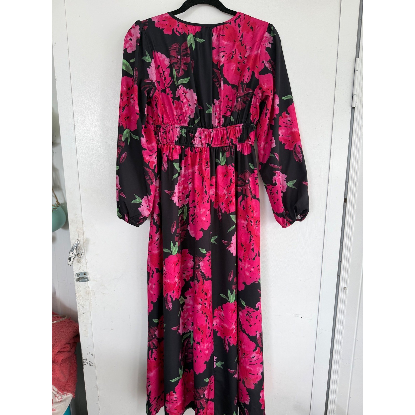 MaxigeruiPink Floral Maxi Dress Long Sleeve V-Neck Smocked Waist Black Small NWT