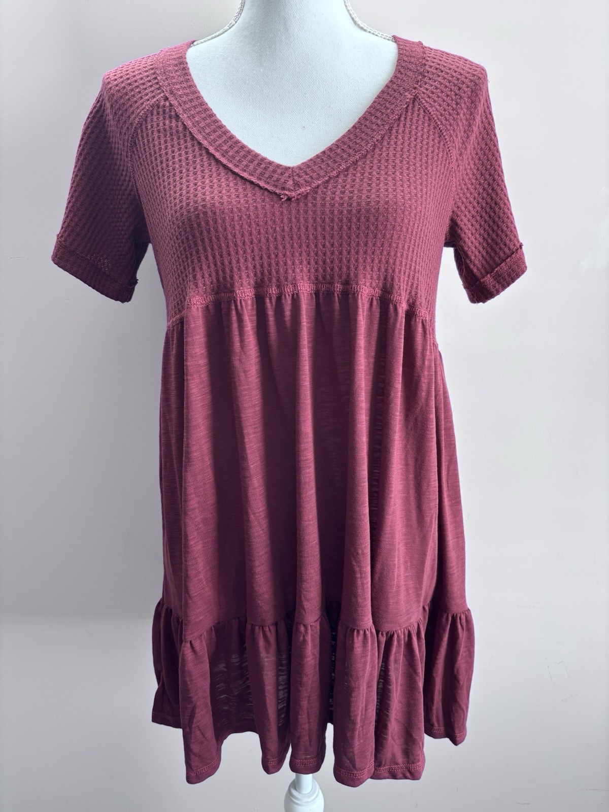 NWT coco + jaimeson Maroon Waffle Knit Tiered Babydoll Mini Dress – Size M