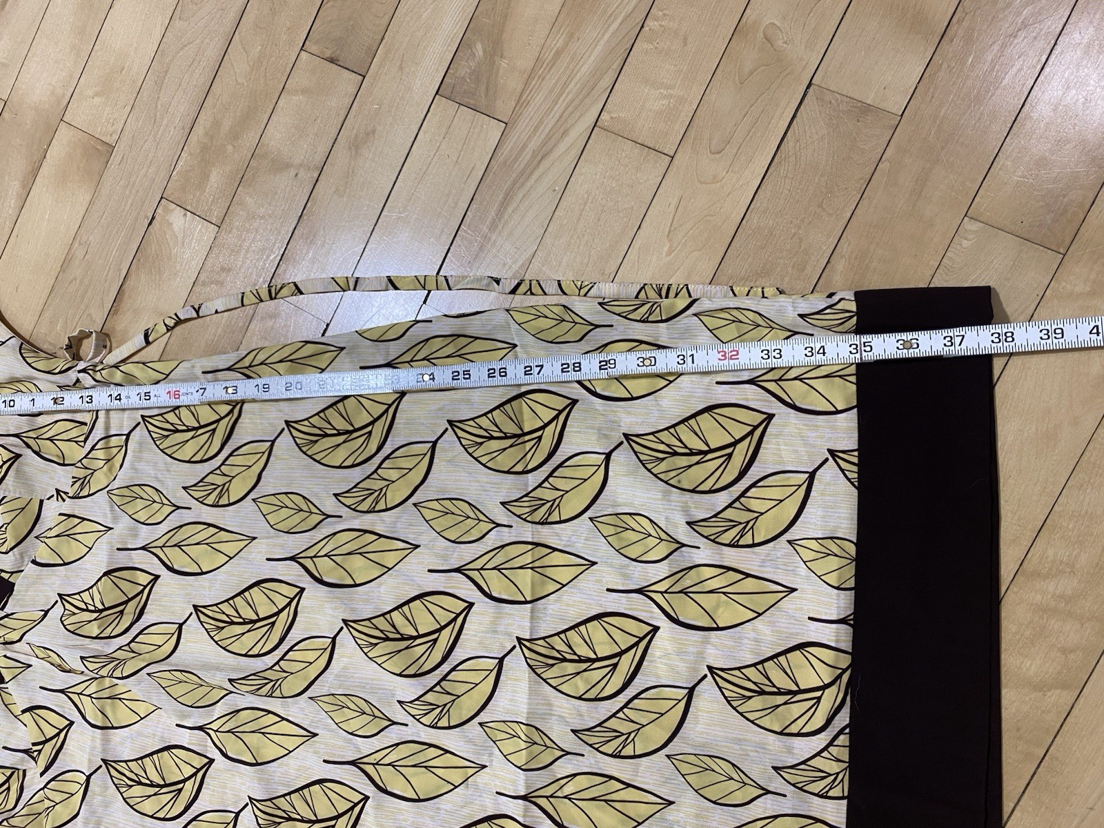 Y2k Millennium colored dress size medium yellow leaf print tie waist