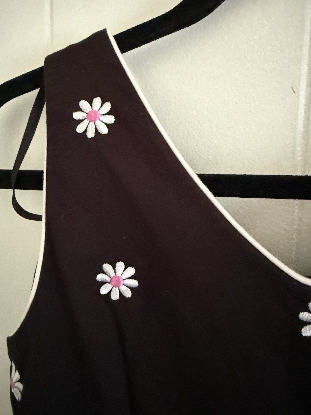 Sag Harbor Black Floral Embroidered Shift Dress 10 V-Neck Sleeveless Zip Knee