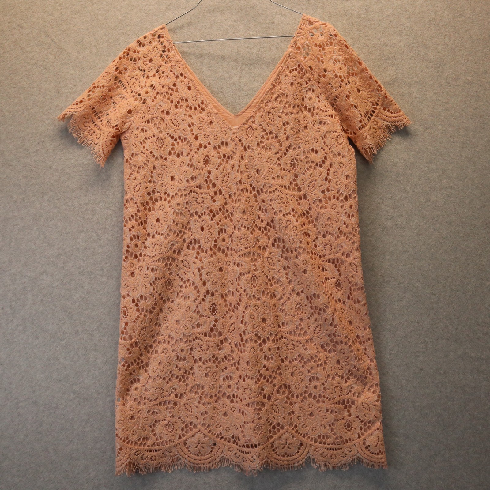 BB Dakota Dress Womens Medium V-Neck Crochet Floral Overlay Peach Short Sleeve