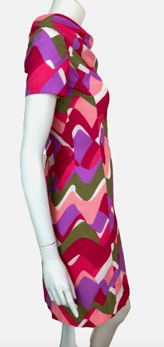60s Graphic Mod Print Dress Size Small Pink Short Sleeve Clear Buttons Cowl-neck