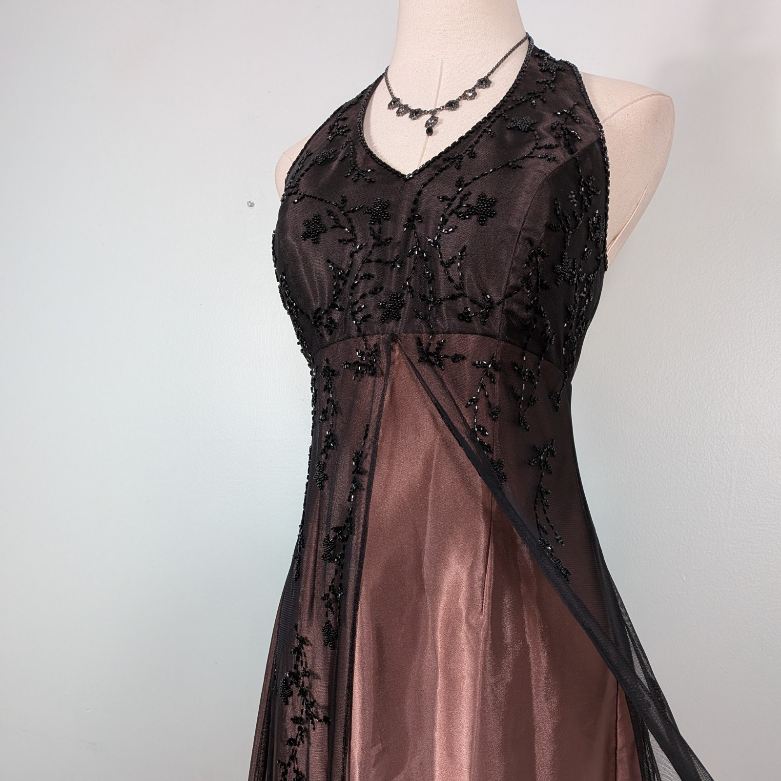 Vintage Halter Neck Ball Gown Brown Black Long Applique Lace Gothic Evening Gown