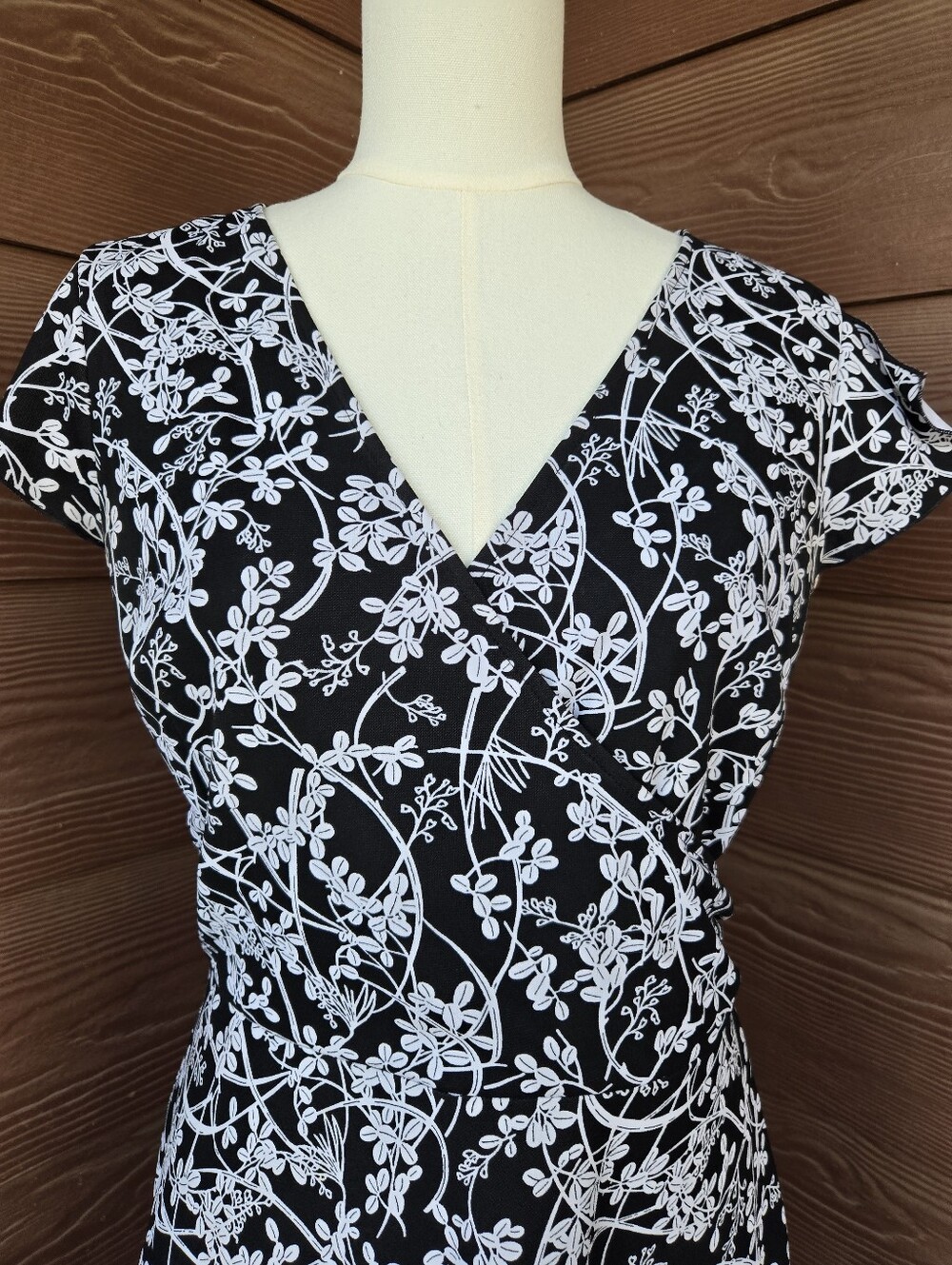 Ann Taylor LOFT Black & White Floral Fit-and-Flare Dress Women’s Size 8