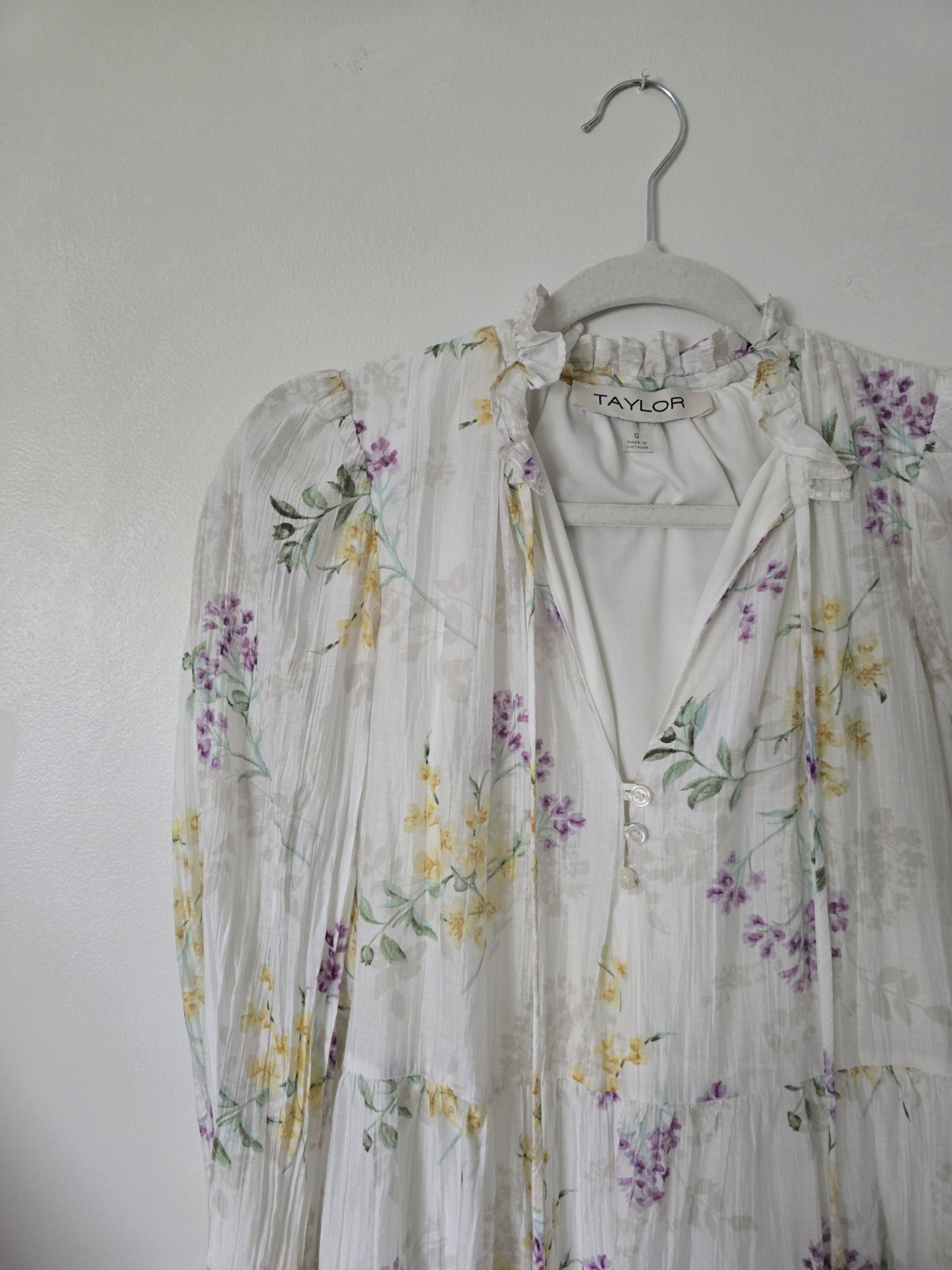 TAYLOR size Small Ivory Floral Spring Long Sleeves Unlined Feminine Dress