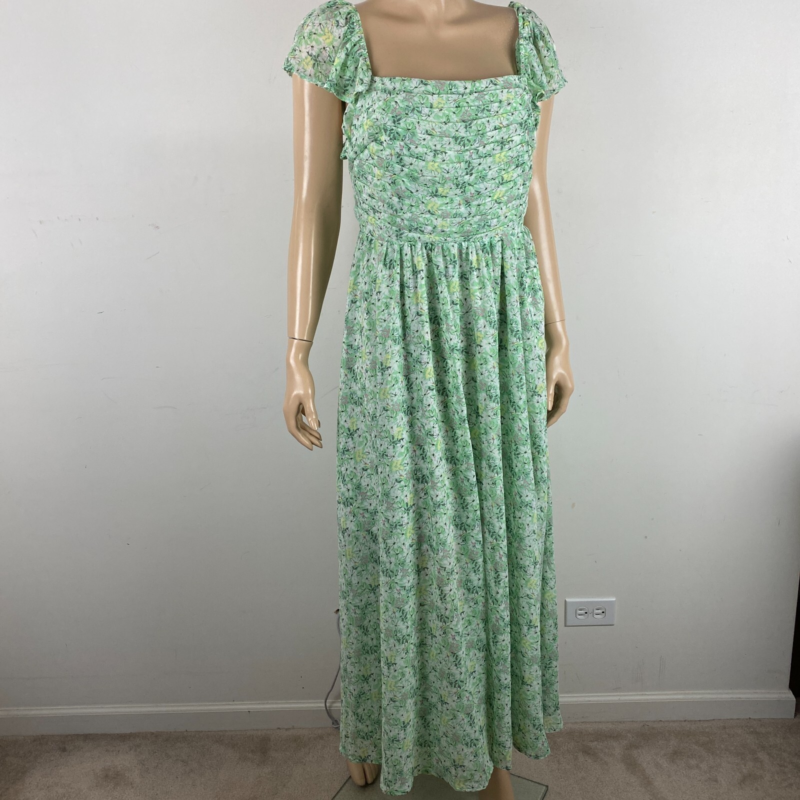 ASTR Dress Maxi Square Neck Ruched Bust Smocked Floral Boho Flowery Floral L New