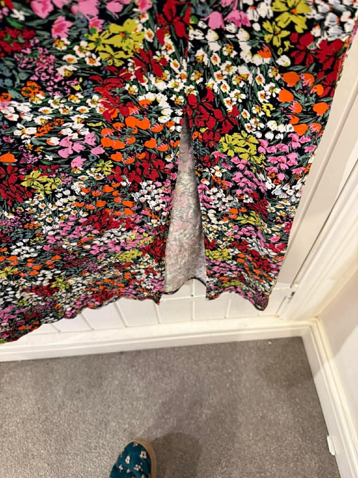 Yours Short-Sleeved V-Neck Vibrant, Multi-Coloured Floral Print Midi Dress UK 20