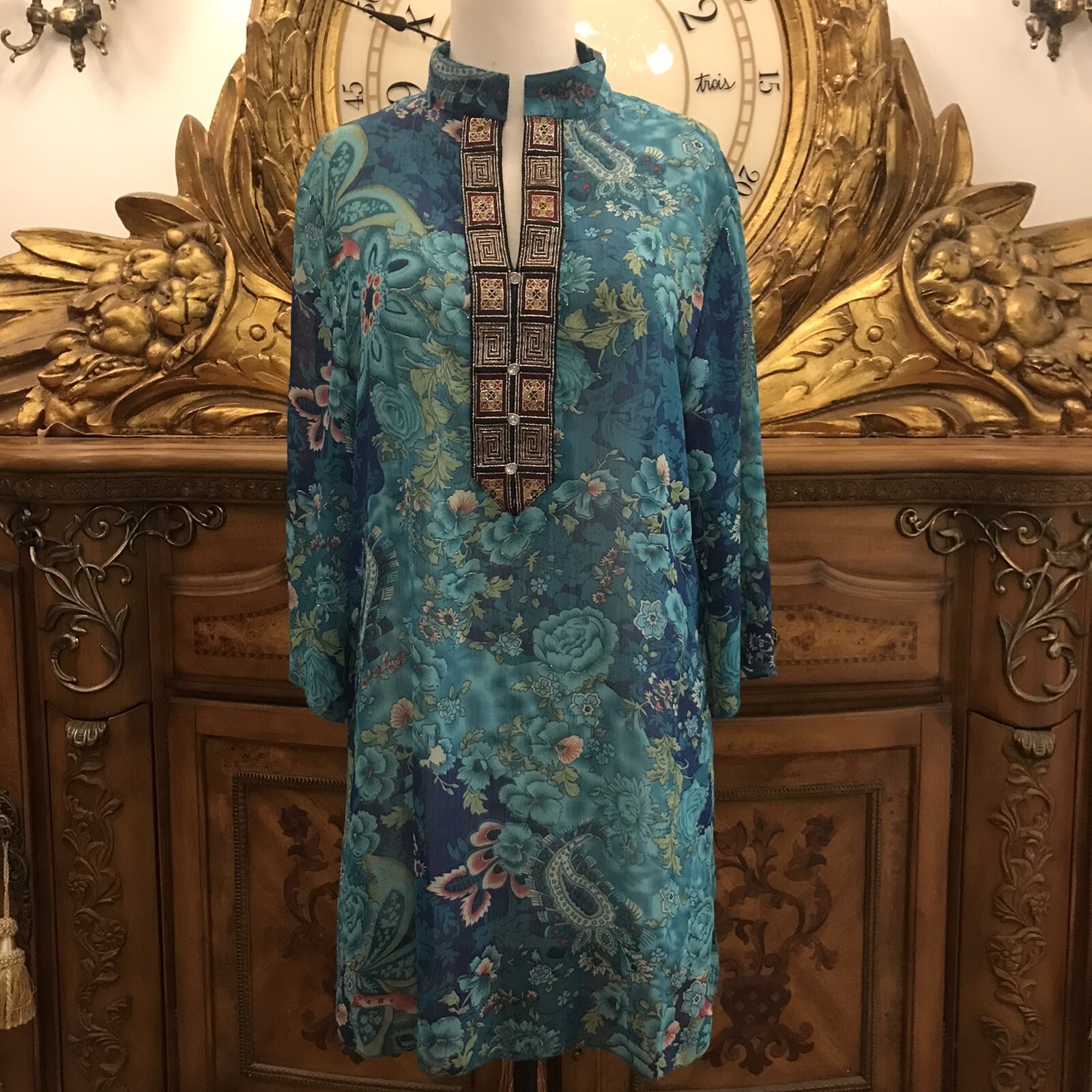 Semi Sheer Metallic Embellished Shift Dress. Bust 40″ Stand up collar. B15.