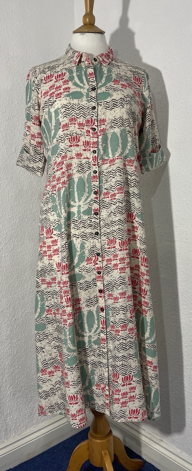 Bombay Paisley Size S Dress Ivory Short Sleeve Button Up Belt Collar Floral 1549
