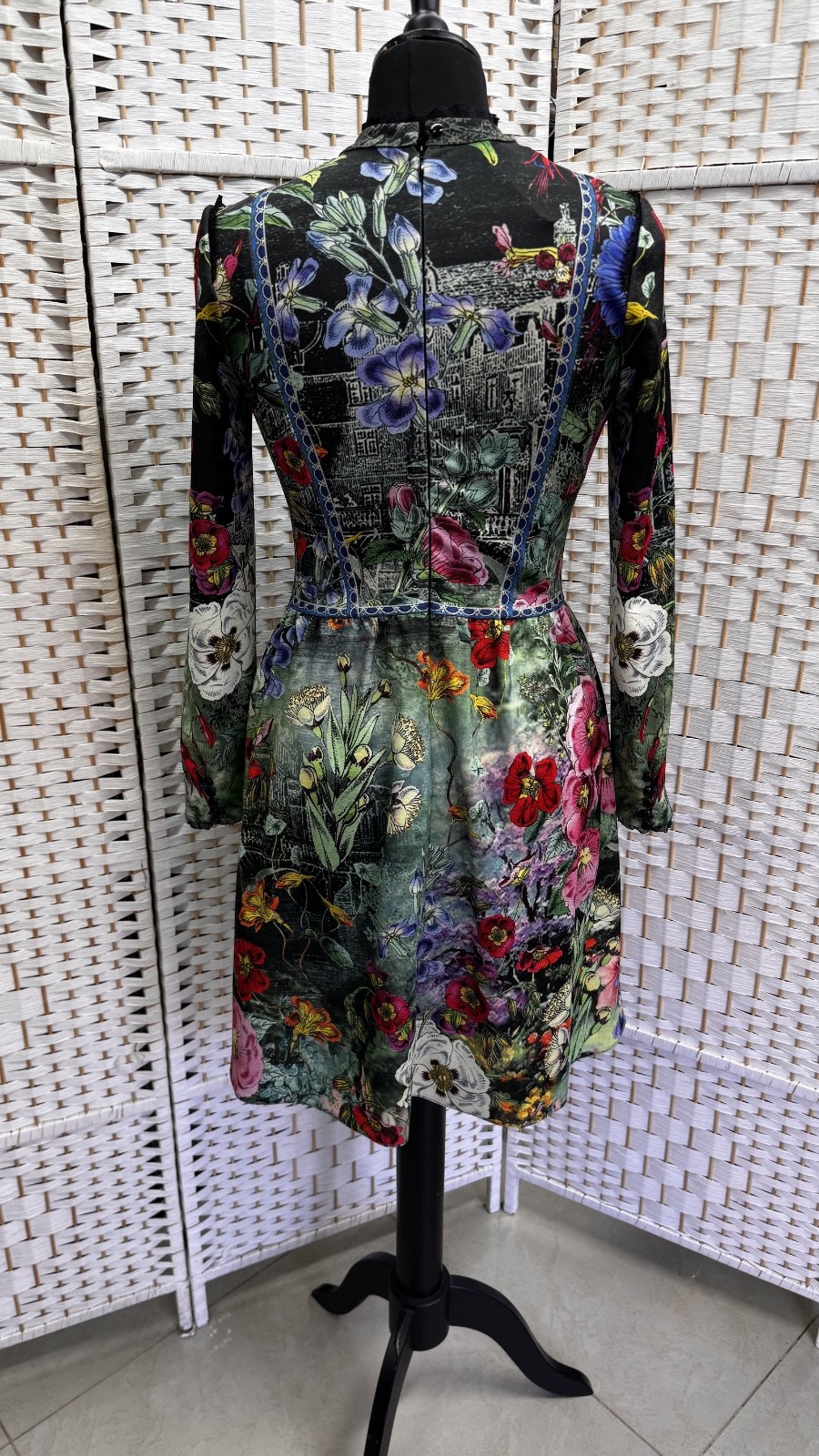 Michal Negrin Elegant Floral And Crystals Dress Size – 36 – NWT