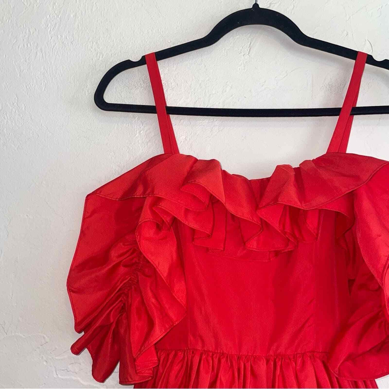 Vintage TD4 Southern Bell Debutant Off Shoulder Ruffle Ballgown Size XS