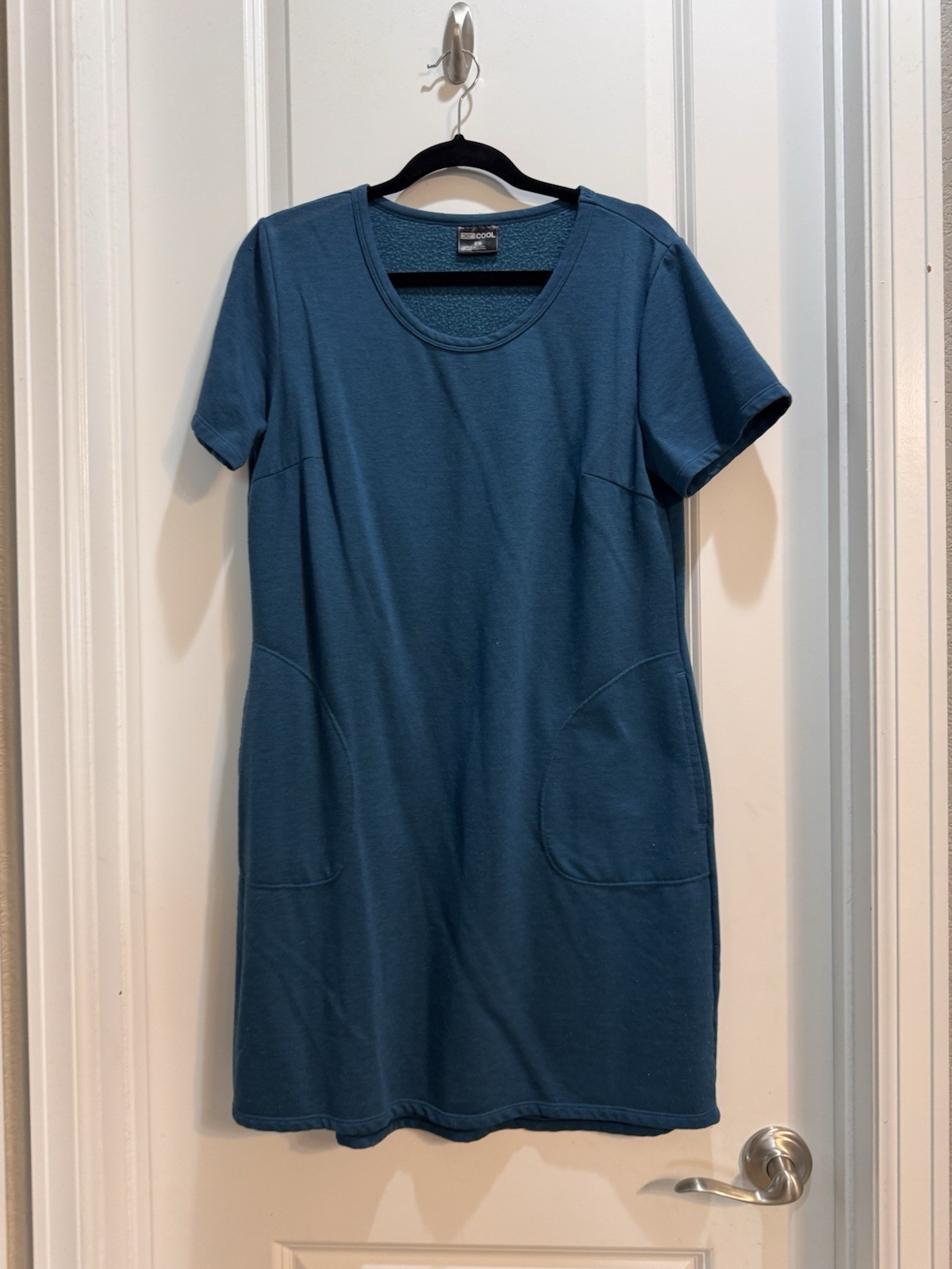 32 Degrees Cool Blue Dress Large Slide Pockets RoundNeck Armpit To Armpit 20”