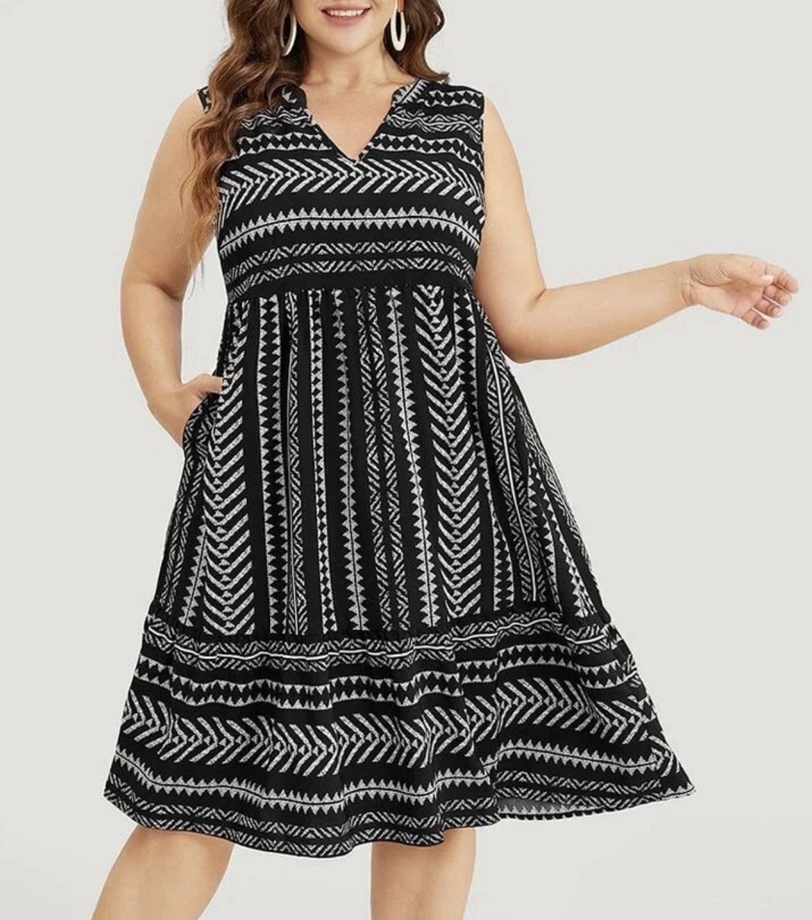 BloomChic Sz 14/16 XL 1X Dress Black & White Geometric Sleeveless Pockets V-Neck