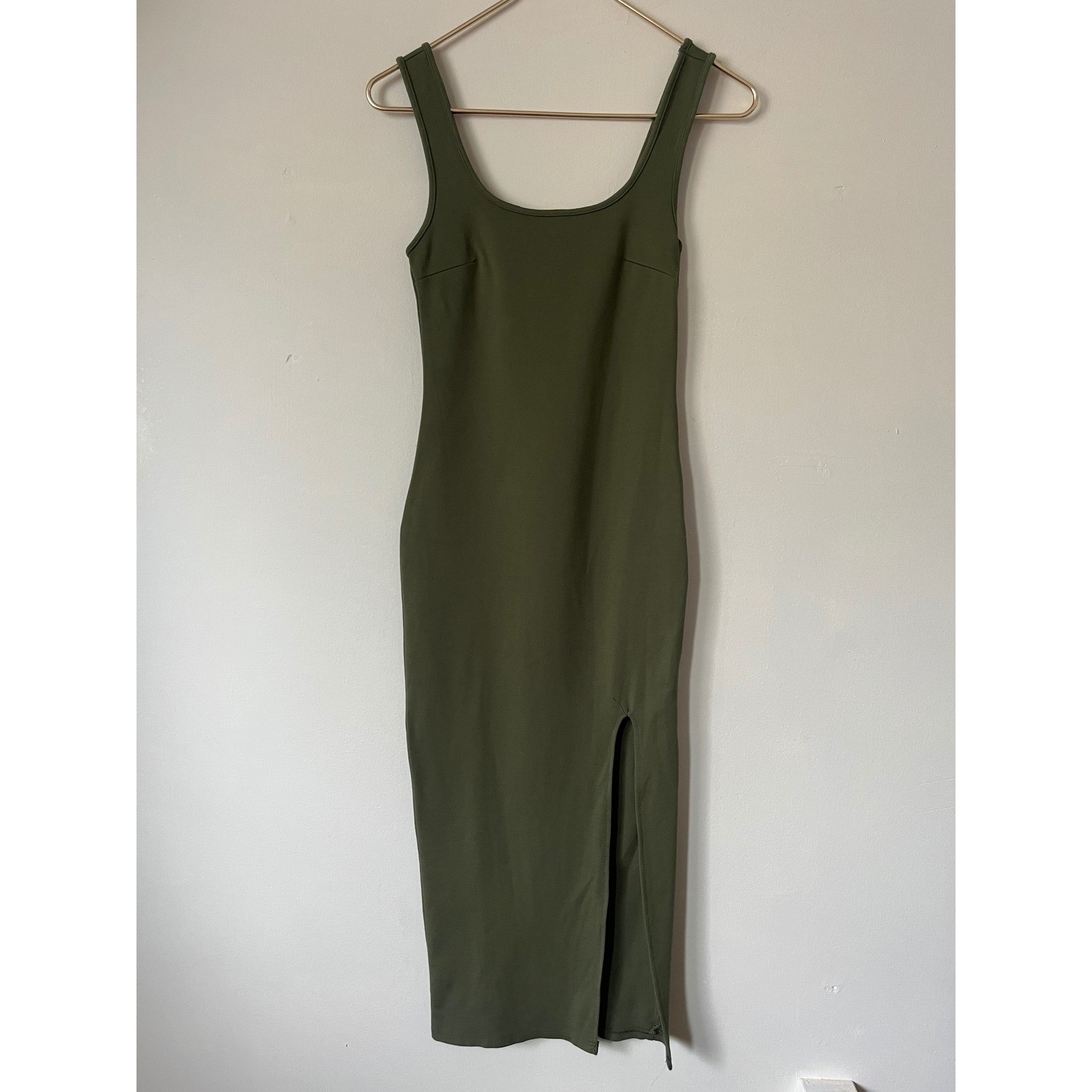 Olive Green Scoop Neck Bodycon Midi Dress with Side Slit Sleeveless Women’s