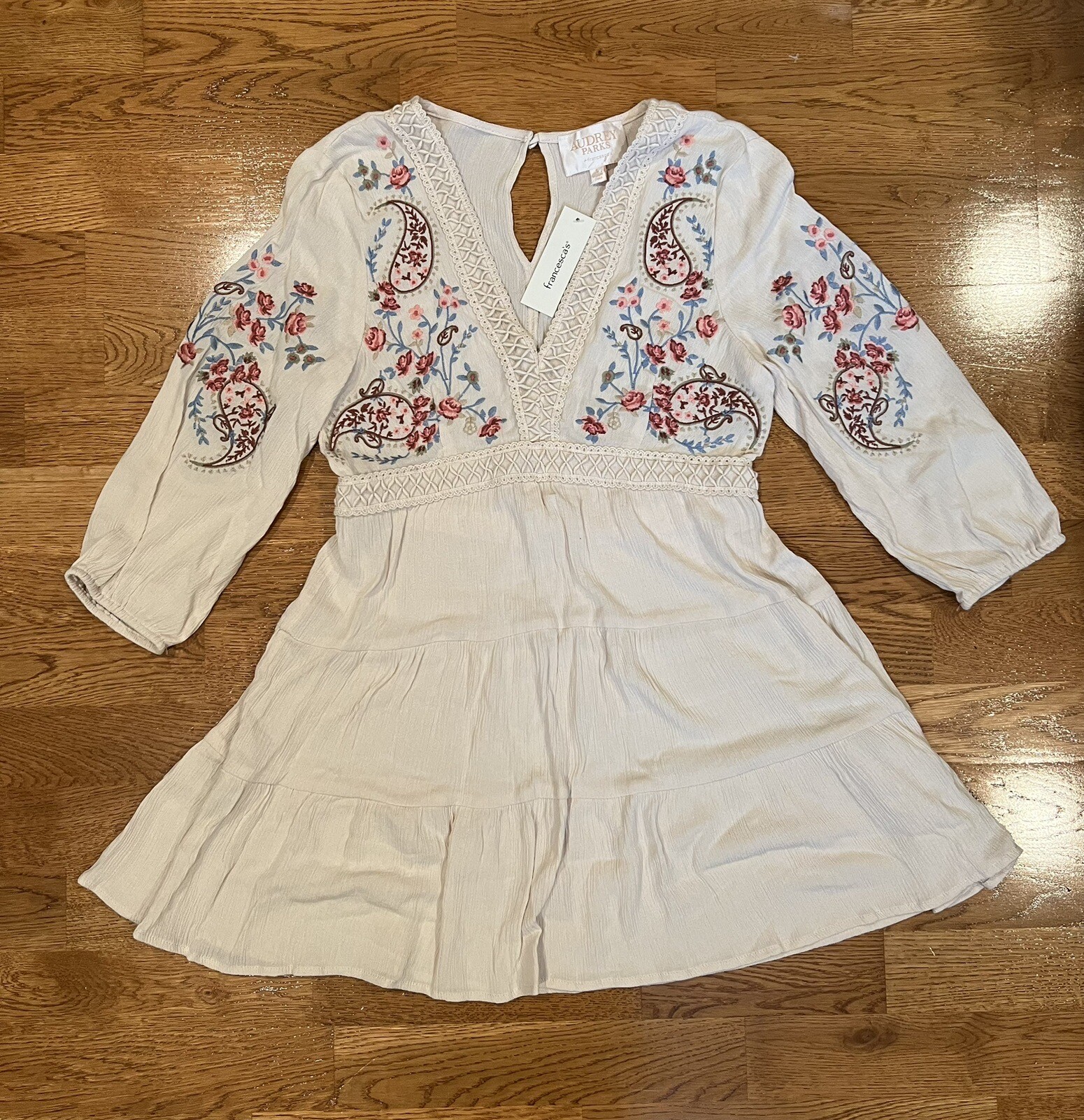 Francesca’s Audrey Parks Floral Embroidered Dress Size Small NWT