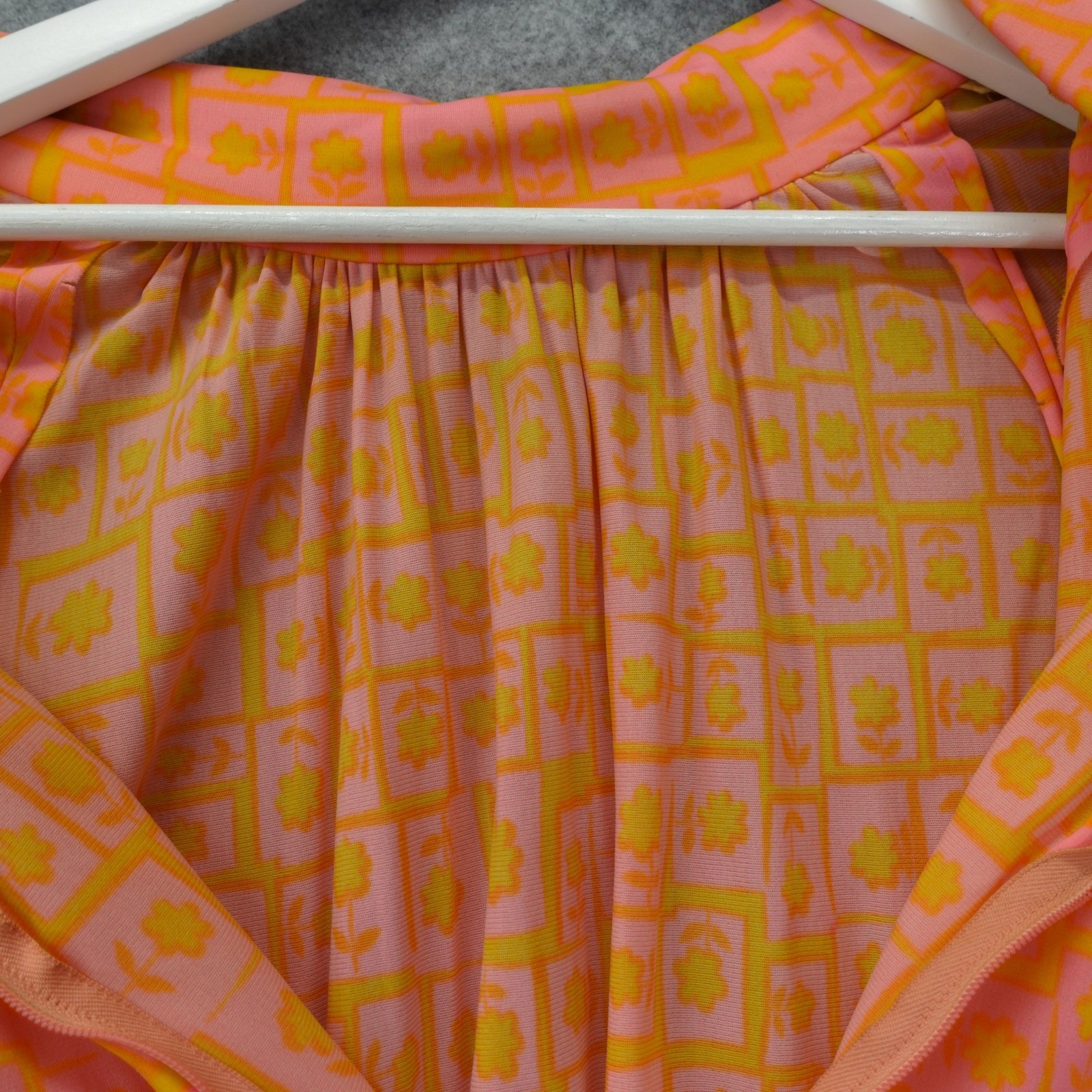 Vintage 70s Shift Dress Womens SMALL Pink Orange Psychedelic Mod PETER STEVENS