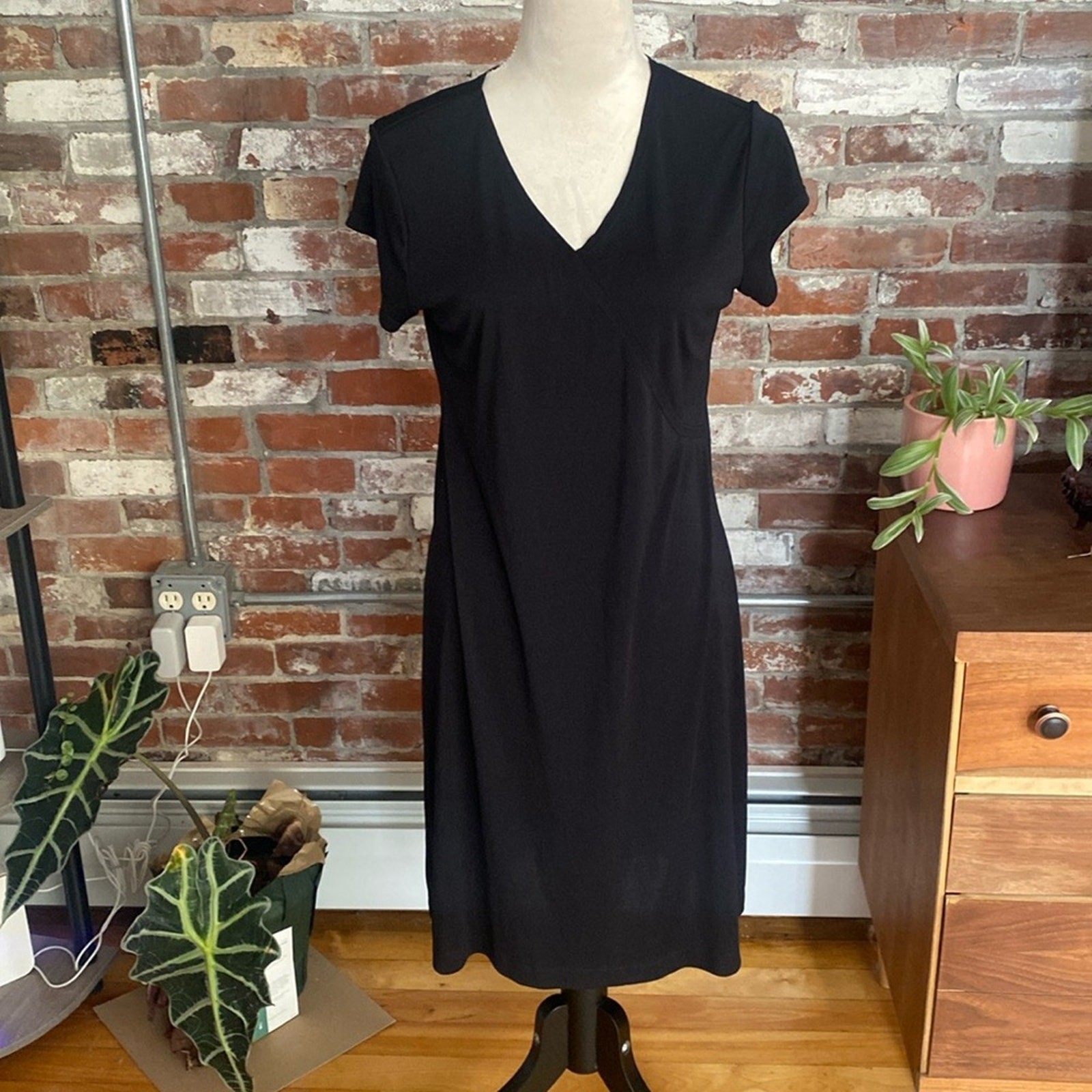 Elementz Black Short Sleeve V Neck Black Dress Size M