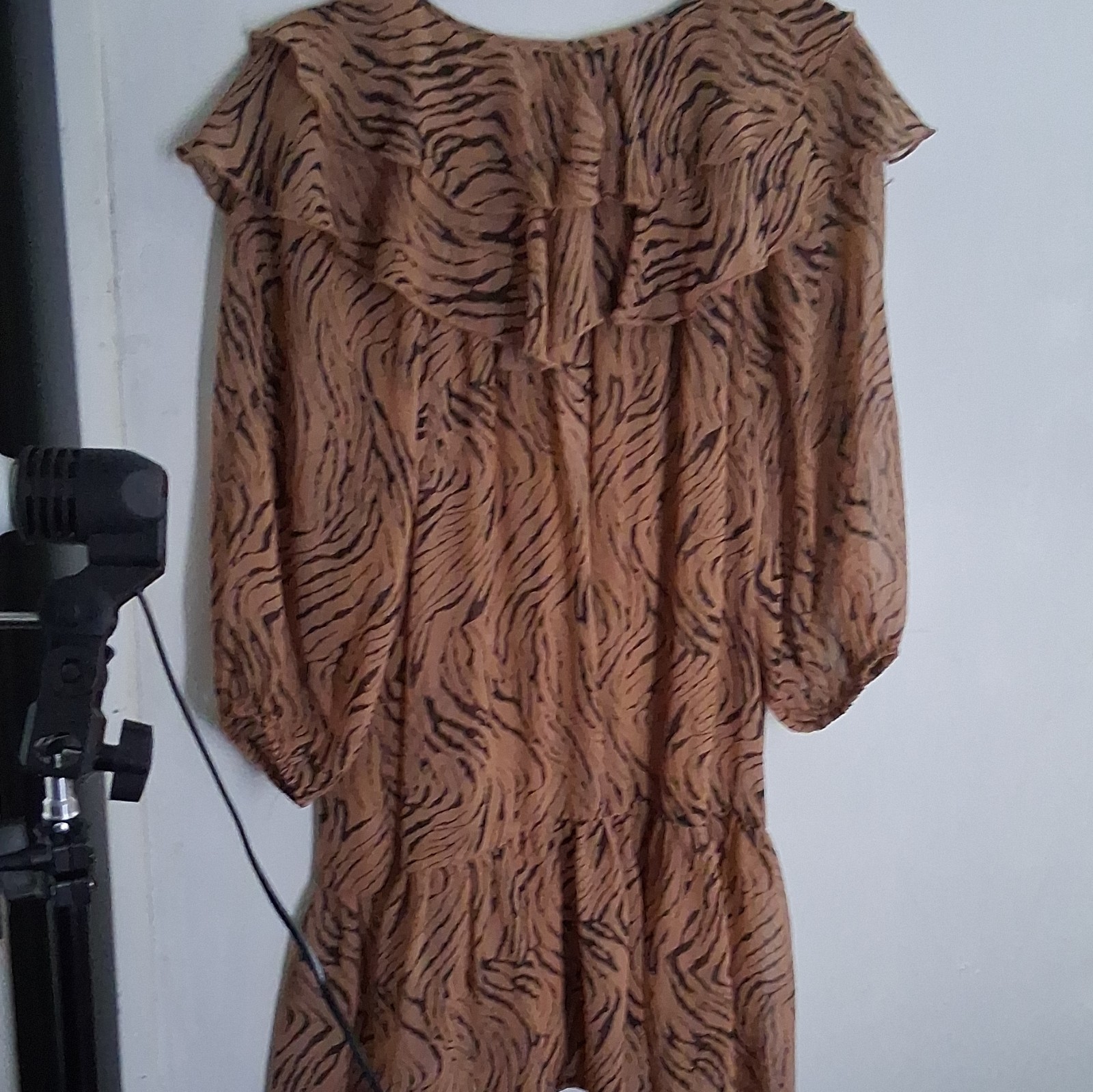 Entro Women’s Size S Tan/Black Zebra Animal Print Ruffle V-Neck Mini Dress Prepp