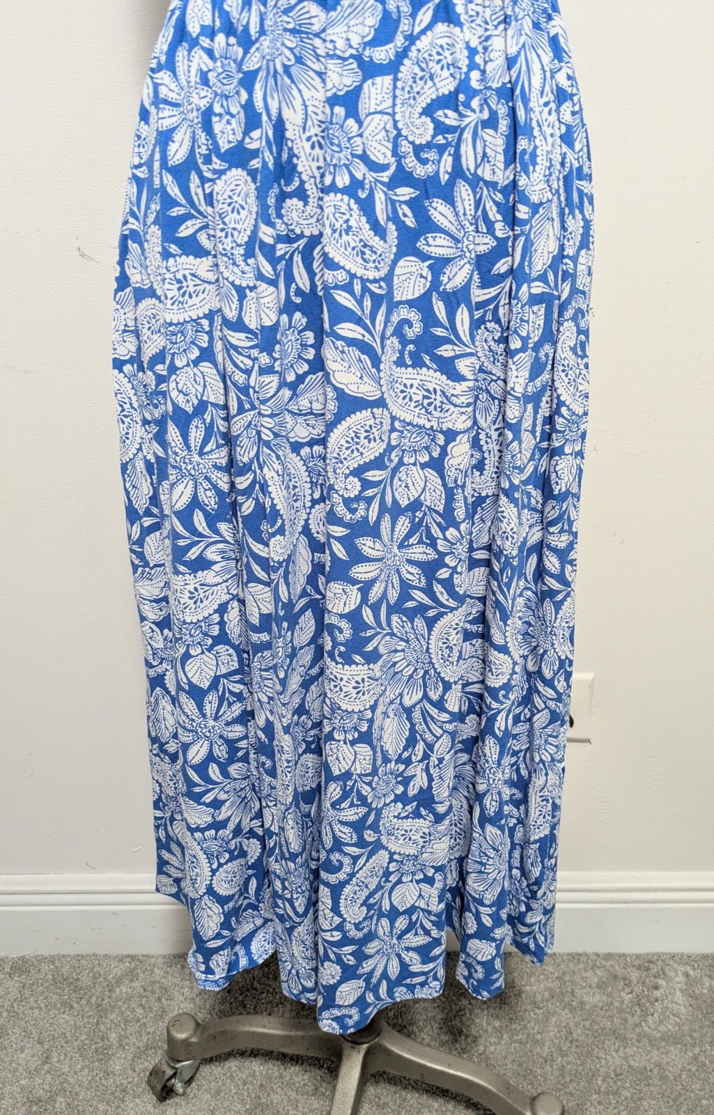 LOFT Blue Floral Paisley Midi Jersey Dress SMALL Summer Resort Beachy Feminine