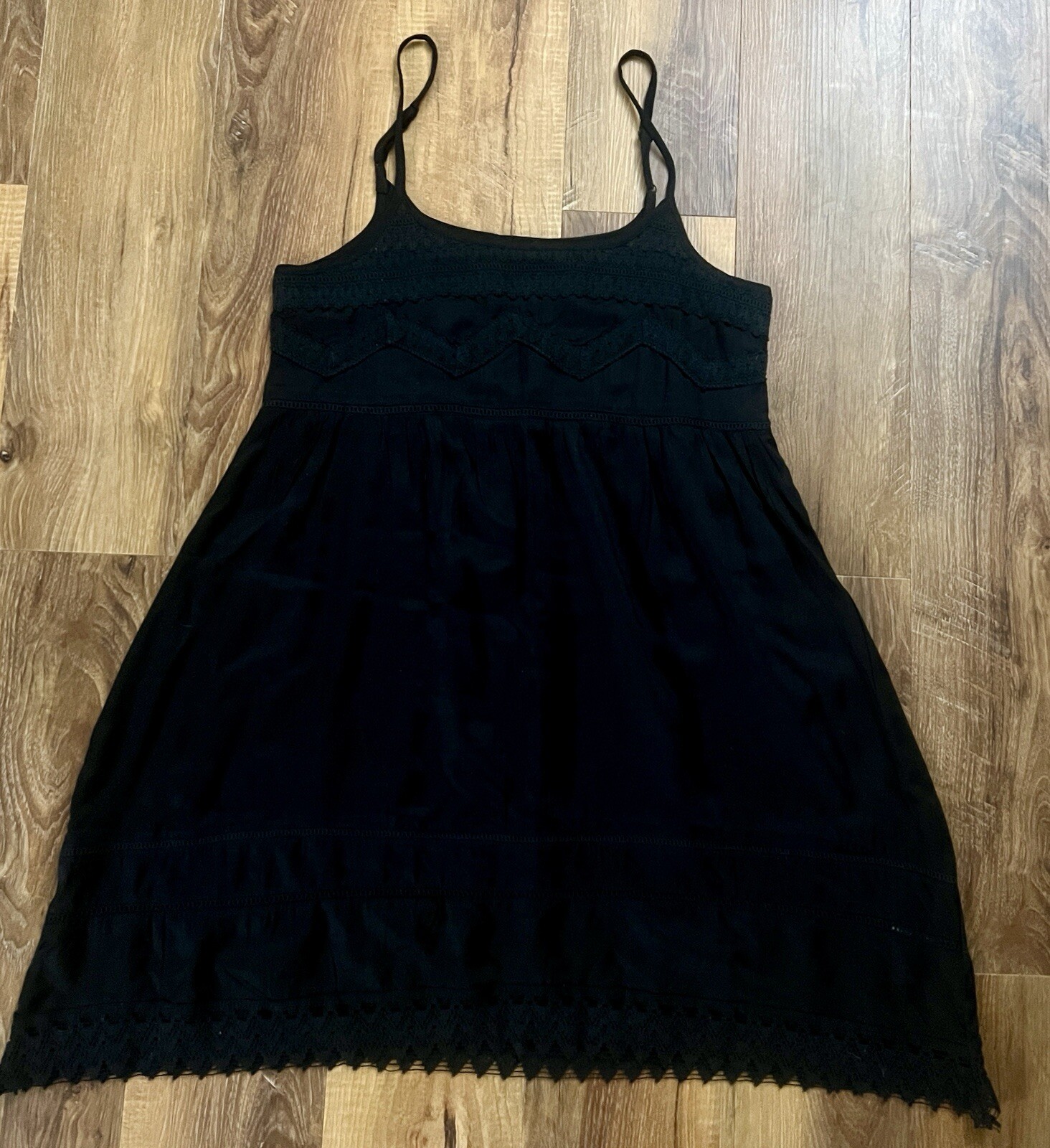 En Creme Women’s Simple Eyelet Style Lace Trim Strappy Dress Black M NWOT