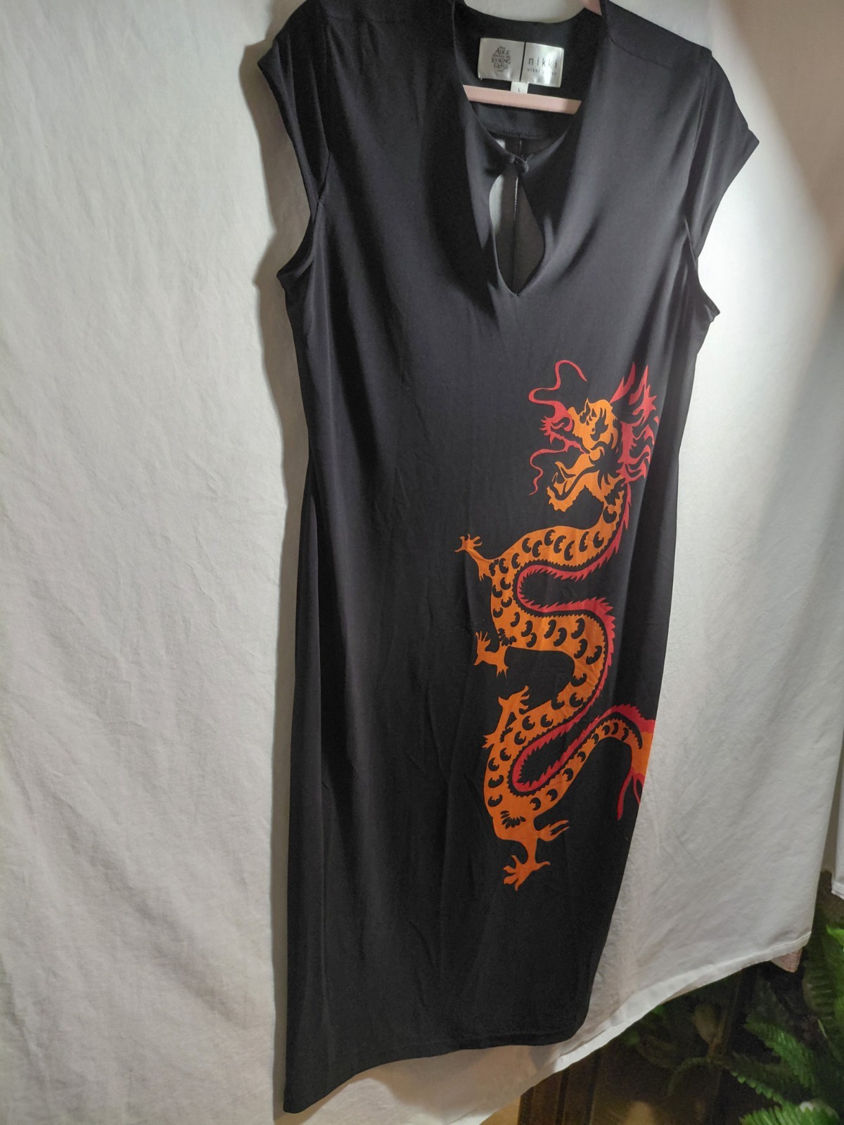 Disney Dragon Alice Through The Looking Glass Black Size L PreOwn Gothic Grunge
