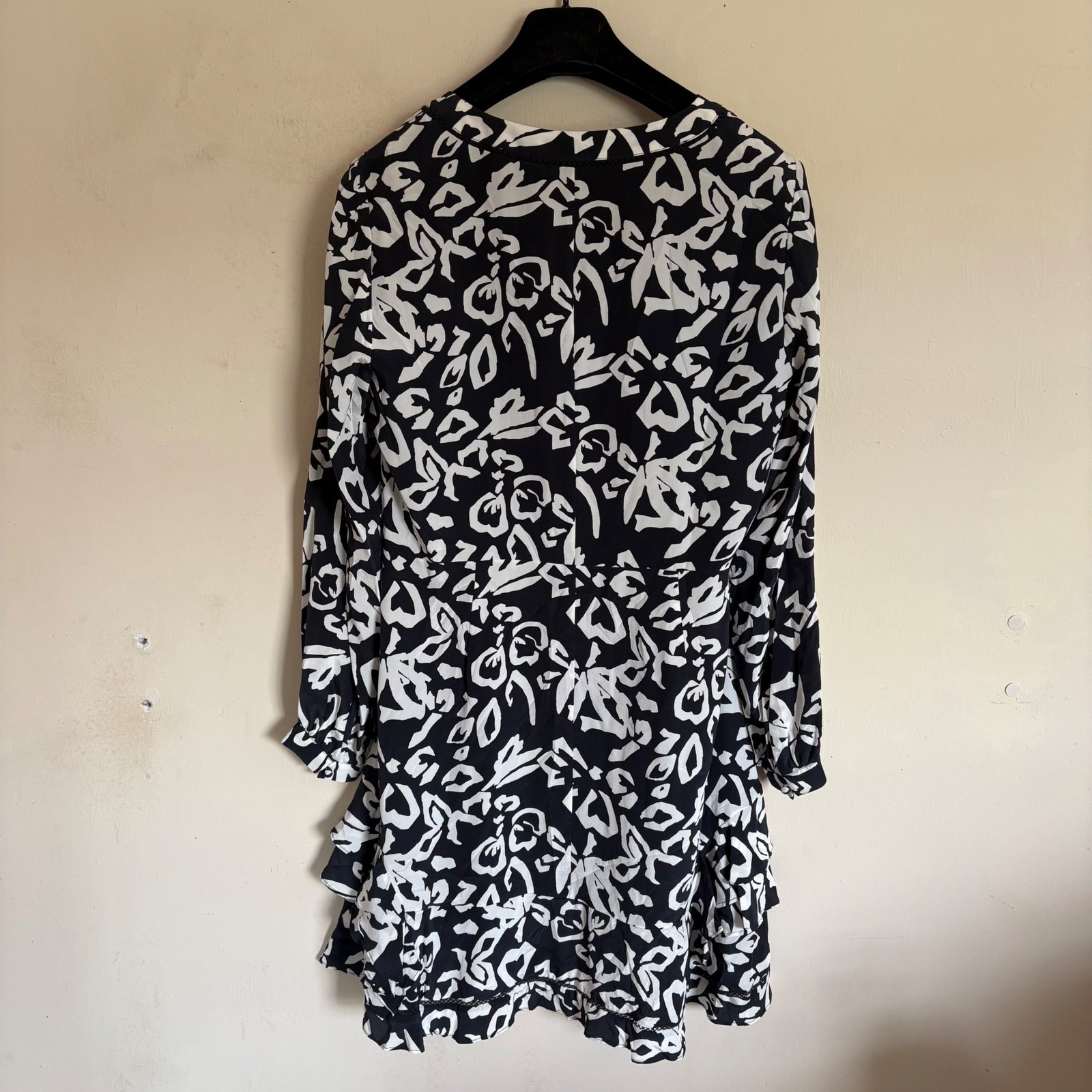 Tanya Taylor Black and White Silk Abstract Print V-Neck Mini Dress Size 10