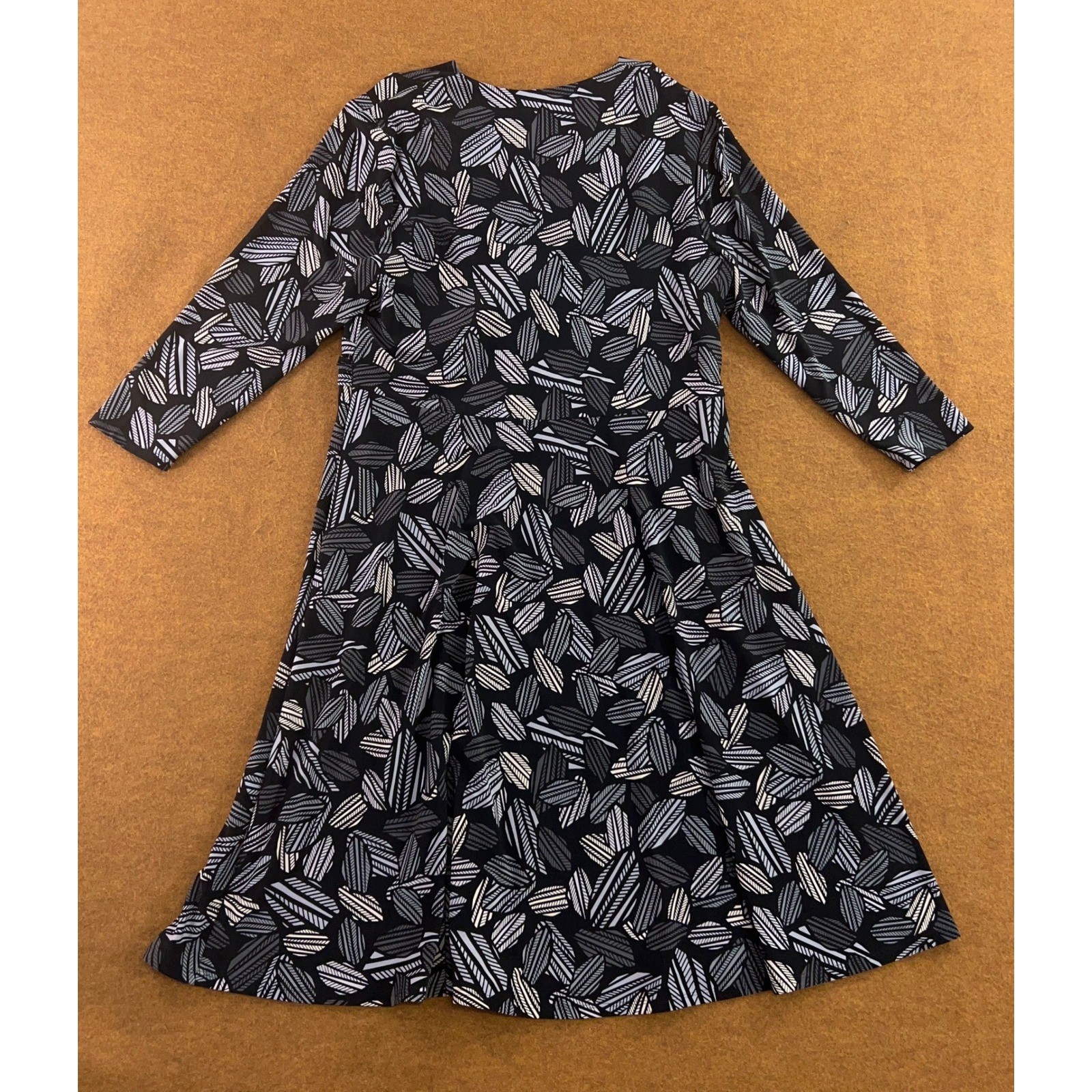 Anne Klein Womens Size 0X Black Grey Abstract Leaf Twist Front V-Neck Dress New