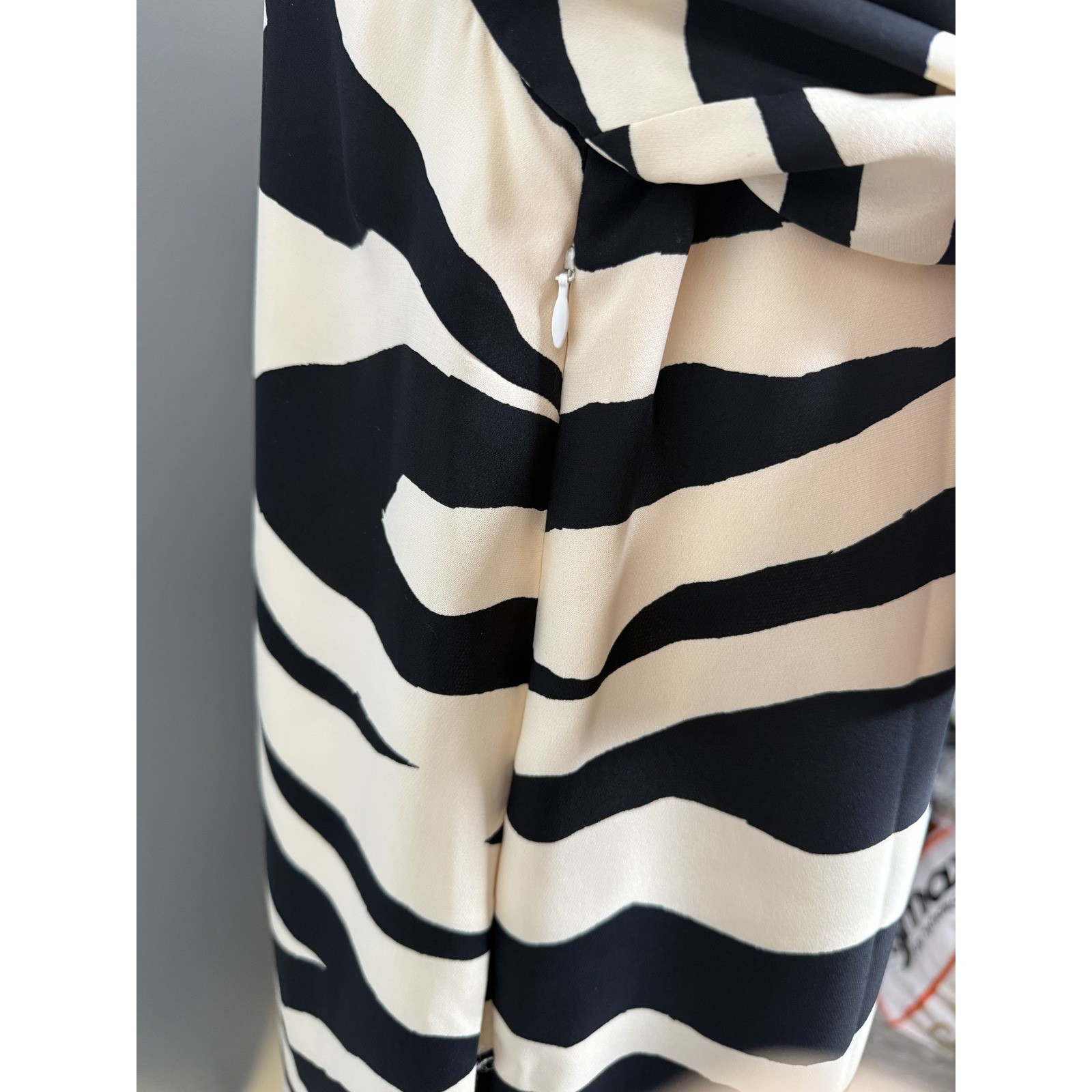 Kate Spade 100% Silk Zebra Print Shift Dress Ruffle Cuff Pockets Cream Black 8